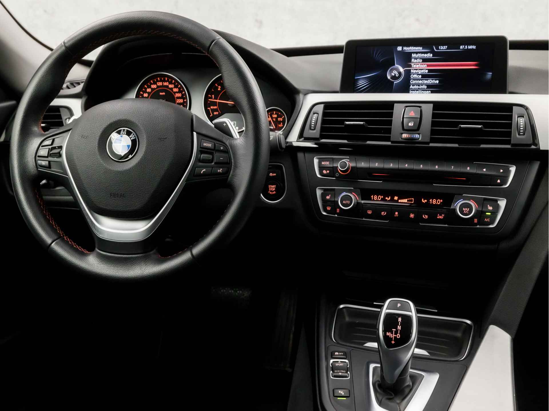 BMW 3-serie Gran Turismo 320i High Executive Sportline 184Pk Automaat (GROOT NAVI, HEAD-UP DISPLAY, CLIMATE, STOELVERWARMING, LEDEREN SPORTSTOELEN, PARKEERSENSOREN, LED KOPLAMPEN, CRUISE, NIEUWE APK, NIEUWSTAAT) - 7/37