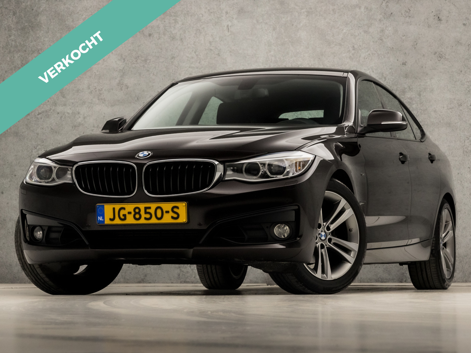 BMW 3-serie Gran Turismo 320i High Executive Sportline 184Pk Automaat (GROOT NAVI, HEAD-UP DISPLAY, CLIMATE, STOELVERWARMING, LEDEREN SPORTSTOELEN, PARKEERSENSOREN, LED KOPLAMPEN, CRUISE, NIEUWE APK, NIEUWSTAAT)