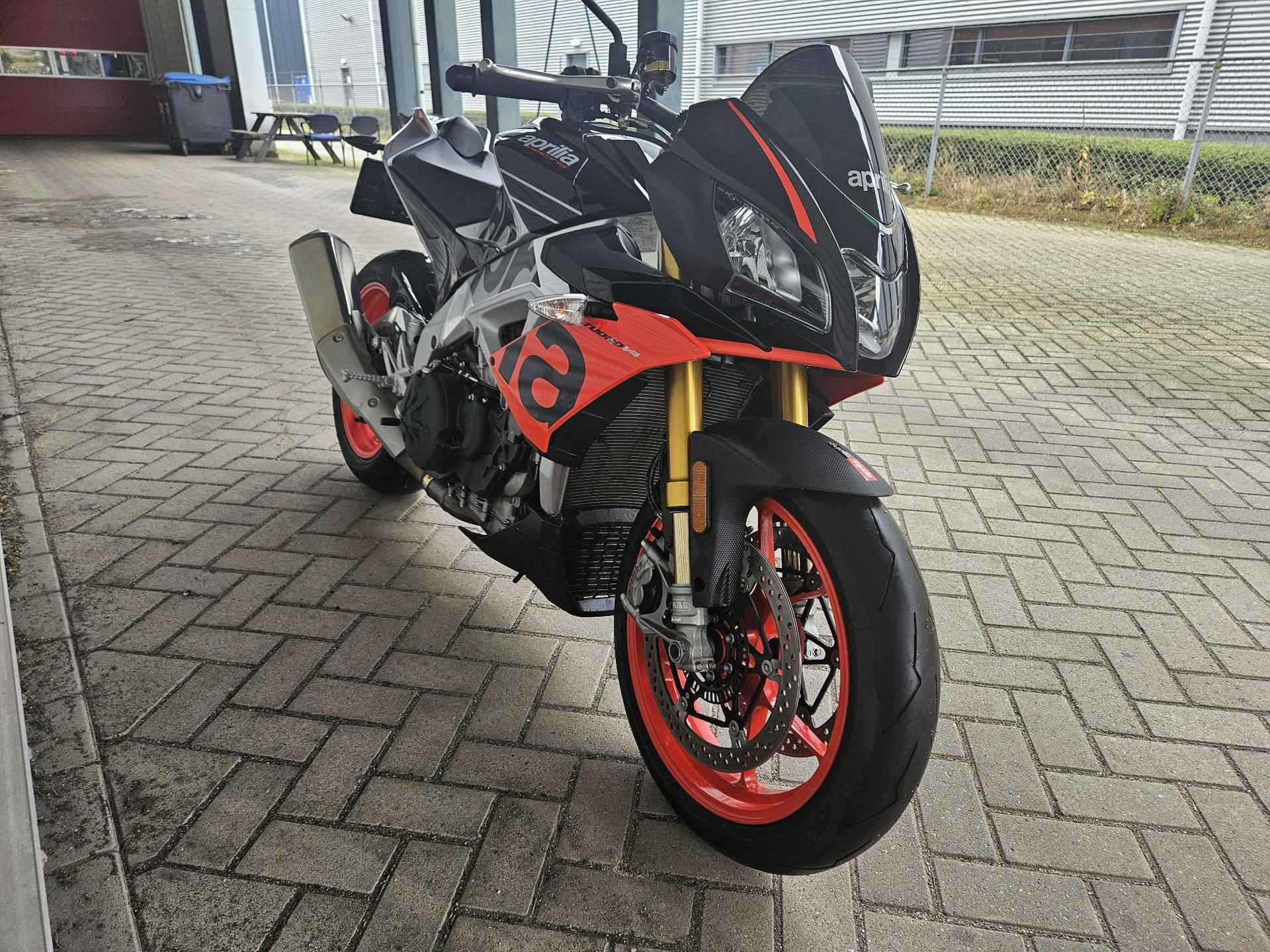 Aprilia Tuono V4 1100 E Factory APRC ABS - 5/14