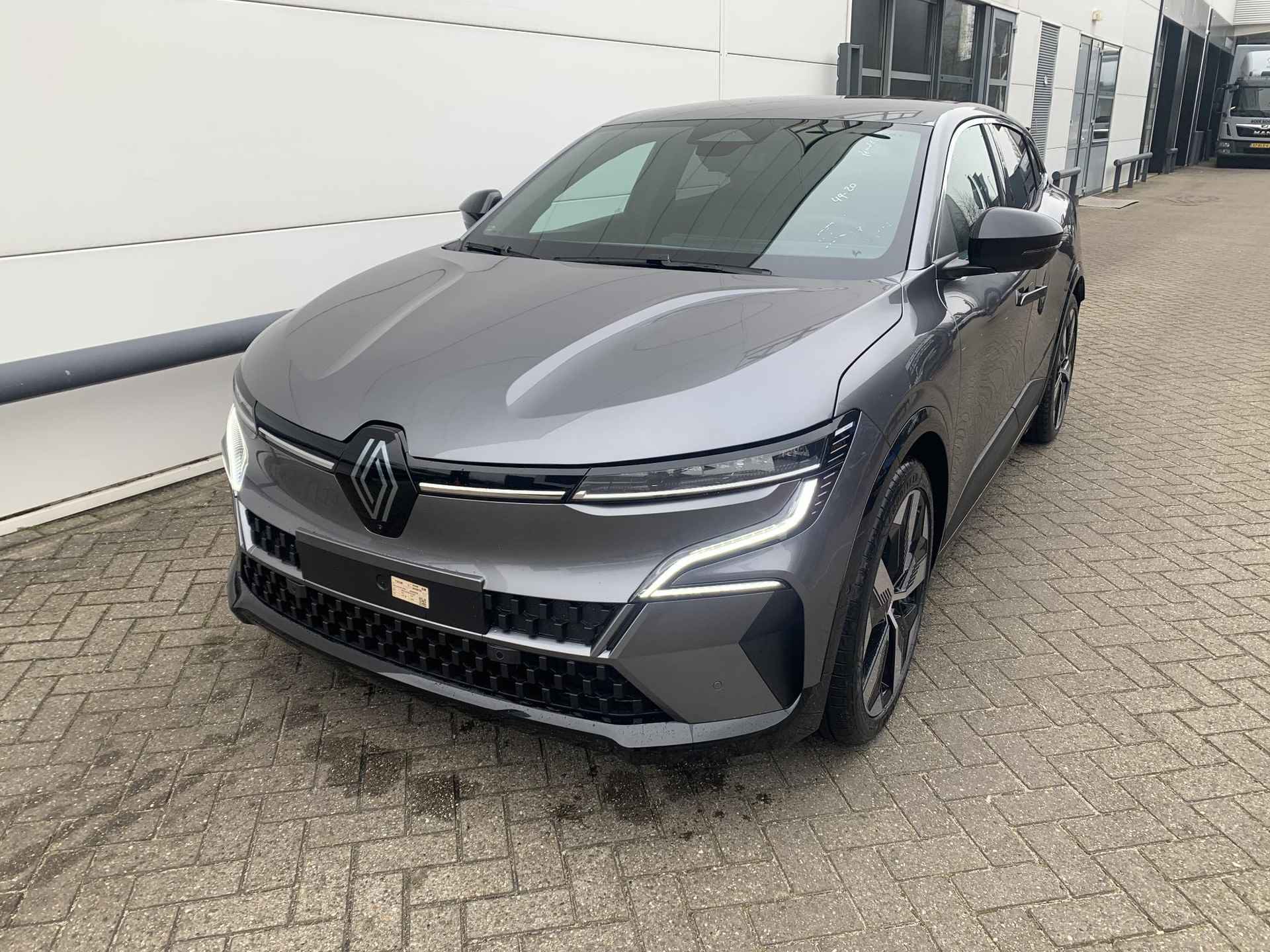 Renault Megane E-Tech Comfort Range Techno 60 kWh Nu op voorraad bij Zeeuw & Zeeuw Naaldwijk // voorraad voordeel 2.000 euro // accessoire cheque voor de zakelijke rijder 750 euro - 2/14