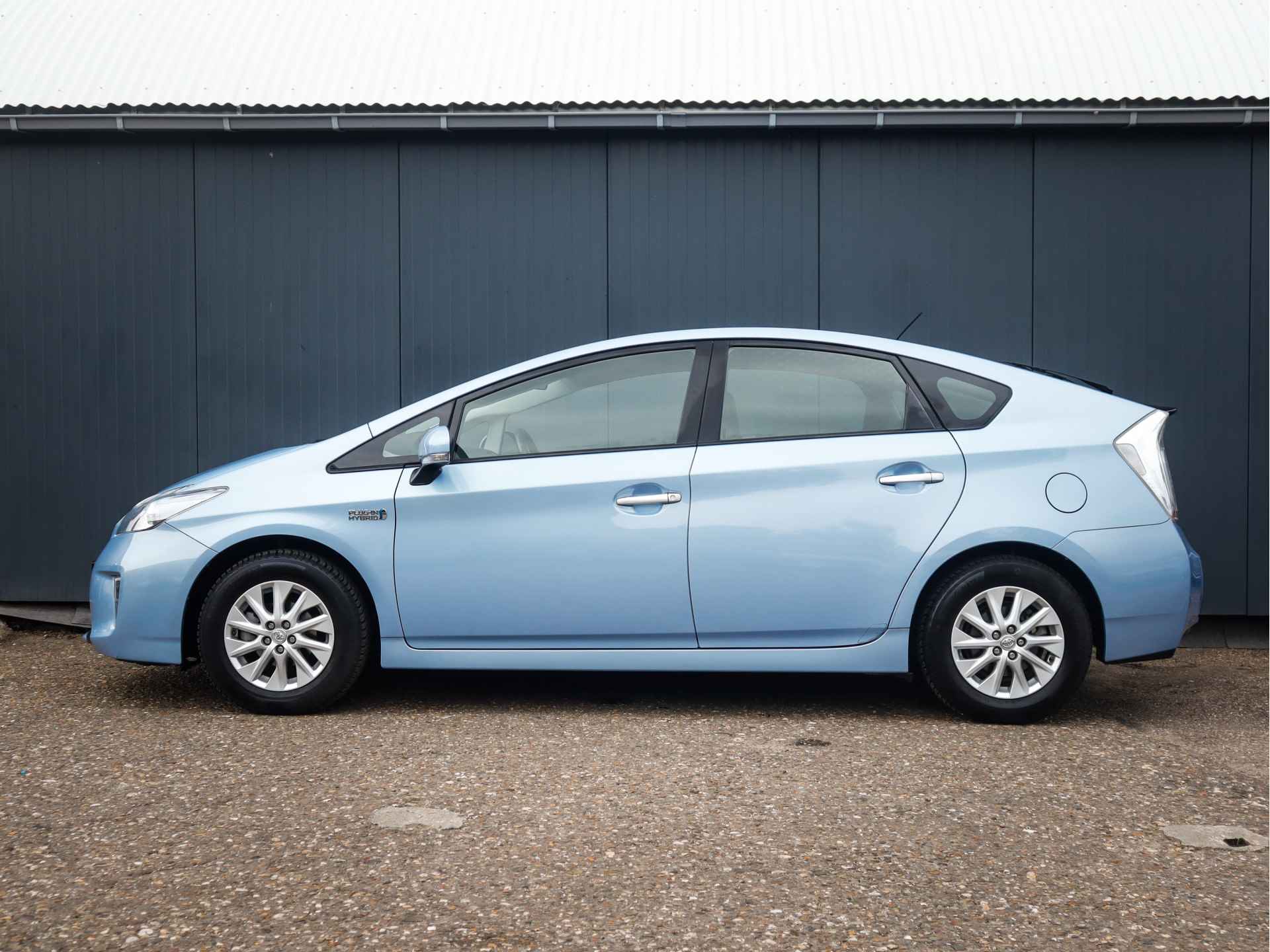 Toyota Prius 1.8 Plug-in Aspiration (100PK), Toyota-Dealer-Onderh., 12-MND-BOVAG, NL-Auto, Navigatie, Leer, Stoelverwarming, Achteruitrijcamera, Cruise-Control, Trekhaak, Head-Up-Display, Privacy-Glas - 7/49