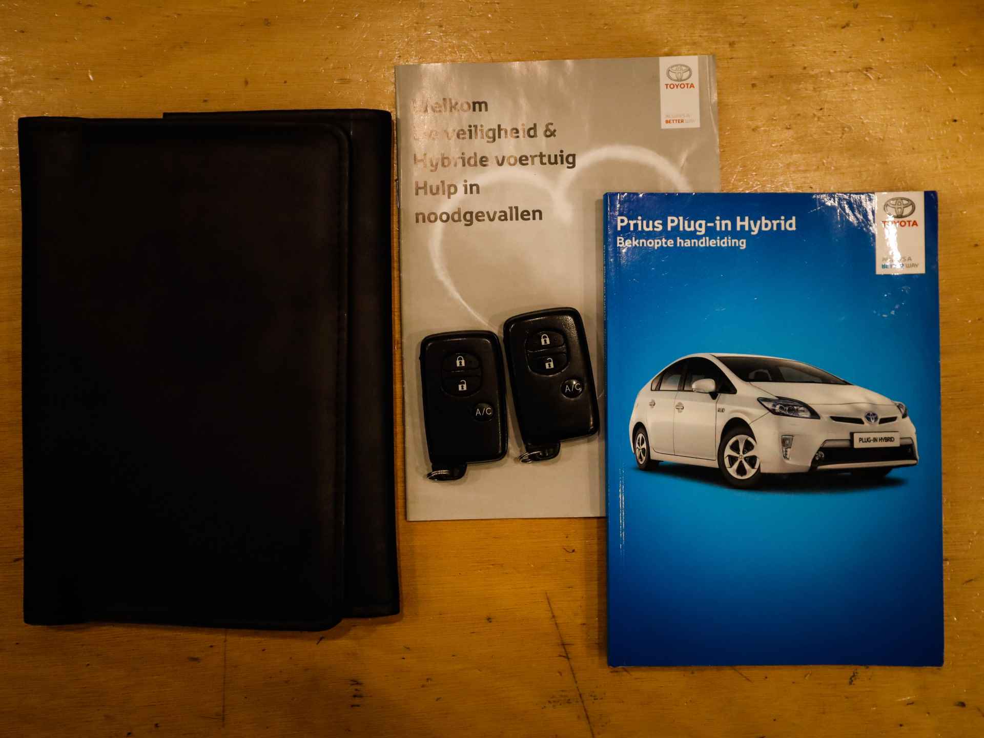 Toyota Prius 1.8 Plug-in Aspiration (100PK), Toyota-Dealer-Onderh., 12-MND-BOVAG, NL-Auto, Navigatie, Leer, Stoelverwarming, Achteruitrijcamera, Cruise-Control, Trekhaak, Head-Up-Display, Privacy-Glas - 33/49