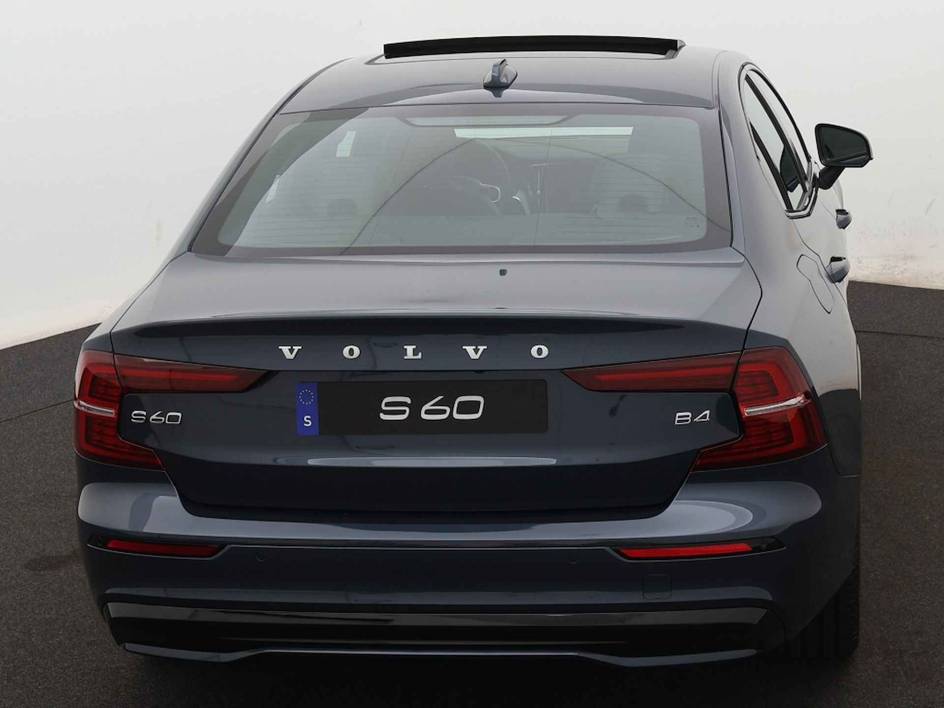 Volvo S60 2.0 B4 Plus Dark | Panorama dak | Sportstoelen | Camera | - 9/45