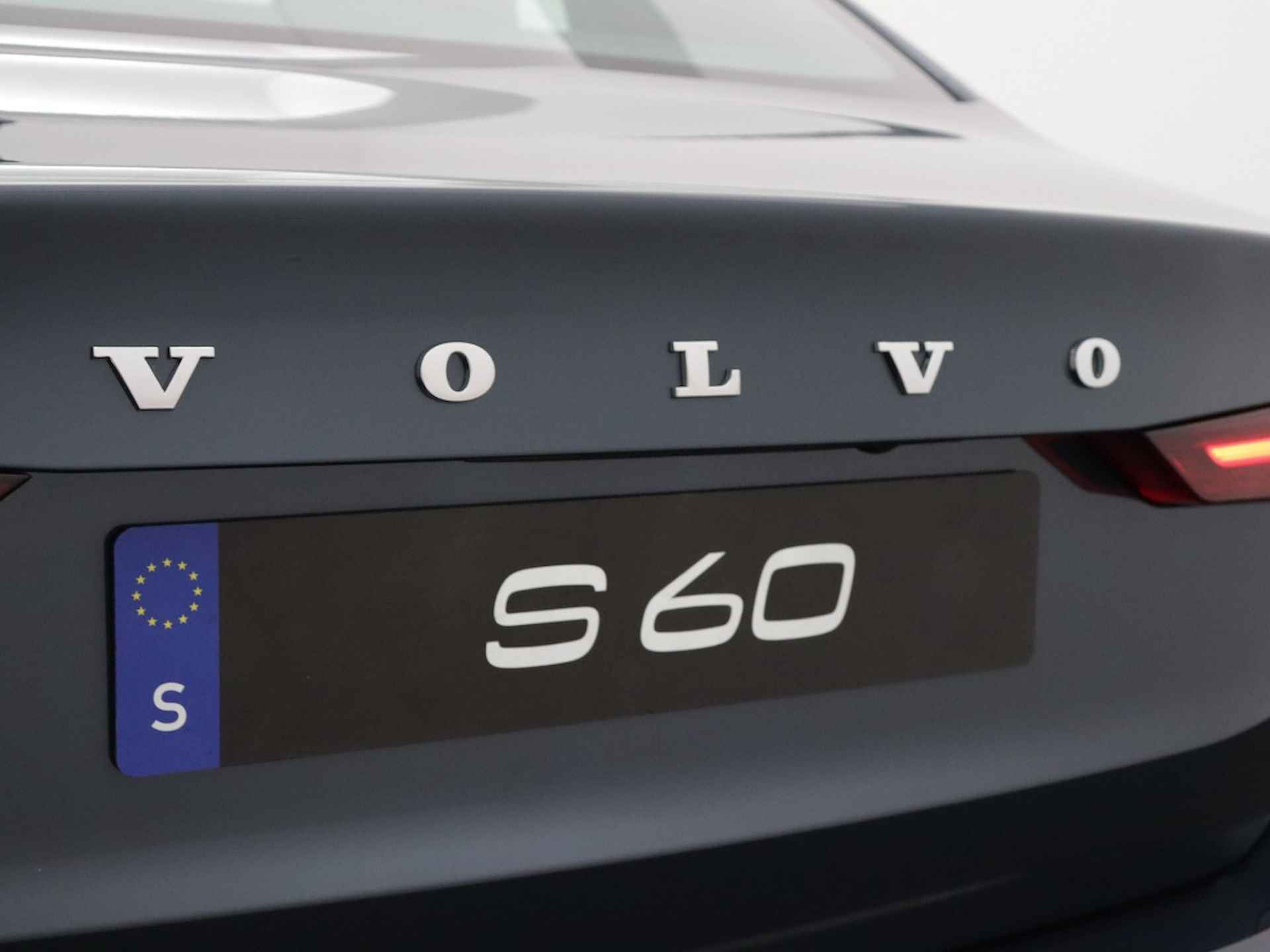 Volvo S60 2.0 B4 Plus Dark | Panorama dak | Sportstoelen | Camera | - 41/45