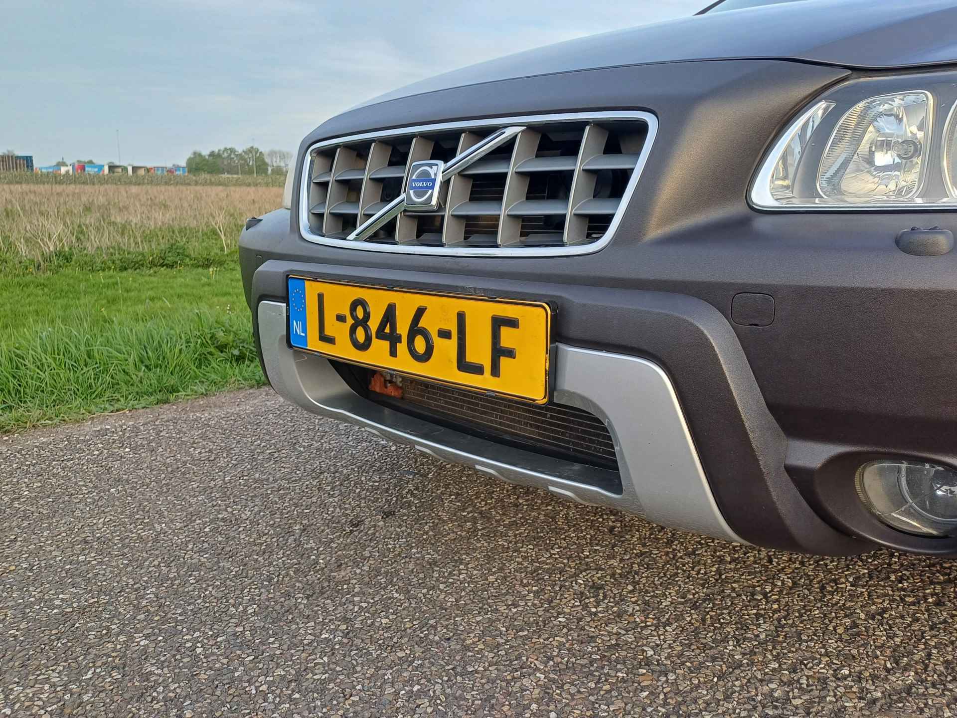 Volvo XC70 2.5 T Momentum AWD Cross Country Automaat Youngtimer | Leer | Trekhaak | Goed onderhoud - 12/38