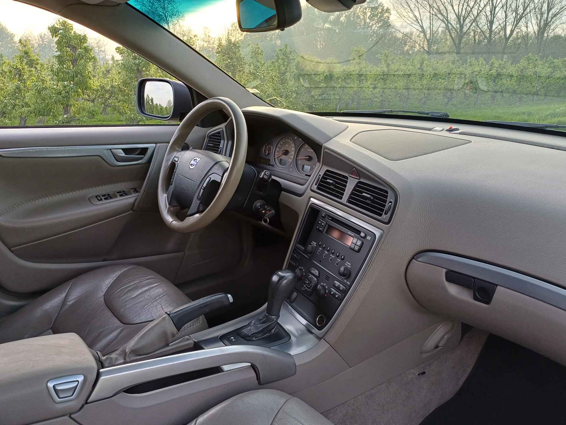 Volvo XC70 2.5 T Momentum AWD Cross Country Automaat Youngtimer | Leer | Trekhaak | Goed onderhoud - 29/38