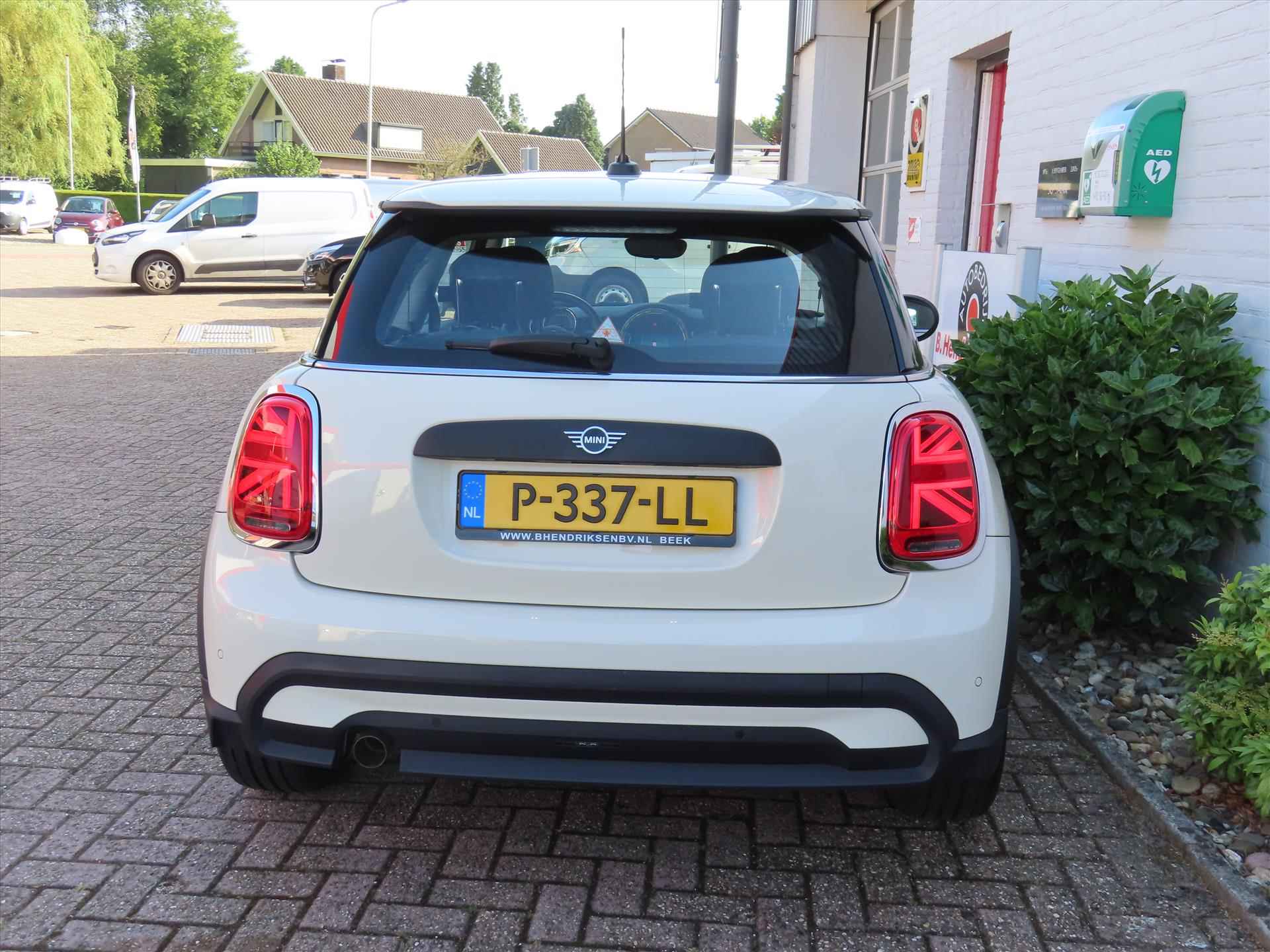 Mini Mini 3-Deurs (f56) 1.5 102pk Aut One Business Edition/ Navigatie/ Half lederen bekleding/ John Cooper Works velgen/ Parkeersensoren/ DAB/ 1 Eigenaar/ Origineel NL/ NAP - 6/40