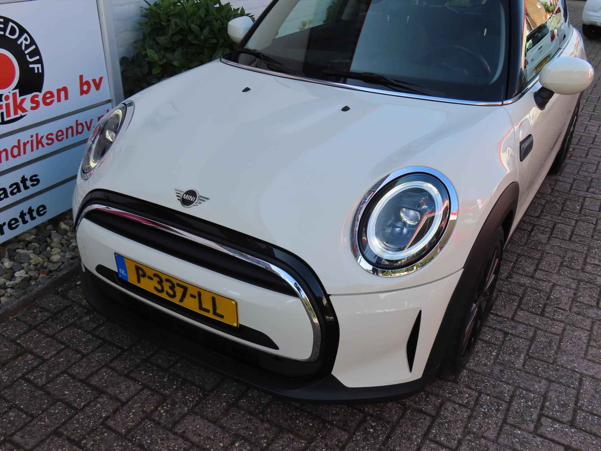 Mini Mini 3-Deurs (f56) 1.5 102pk Aut One Business Edition/ Navigatie/ Half lederen bekleding/ John Cooper Works velgen/ Parkeersensoren/ DAB/ 1 Eigenaar/ Origineel NL/ NAP - 31/40