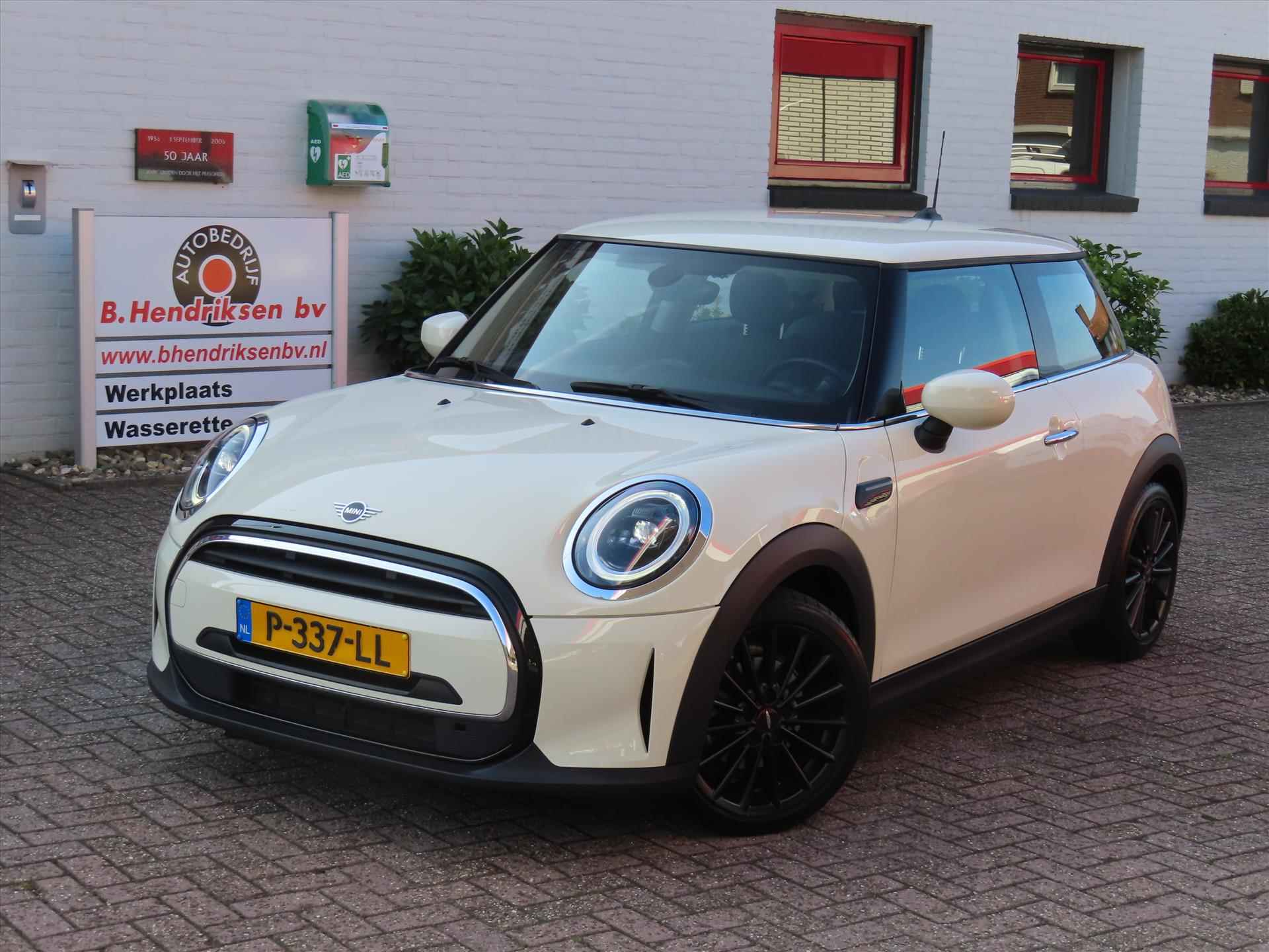 Mini Mini 3-Deurs (f56) 1.5 102pk Aut One Business Edition/ Navigatie/ Half lederen bekleding/ John Cooper Works velgen/ Parkeersensoren/ DAB/ 1 Eigenaar/ Origineel NL/ NAP - 37/40