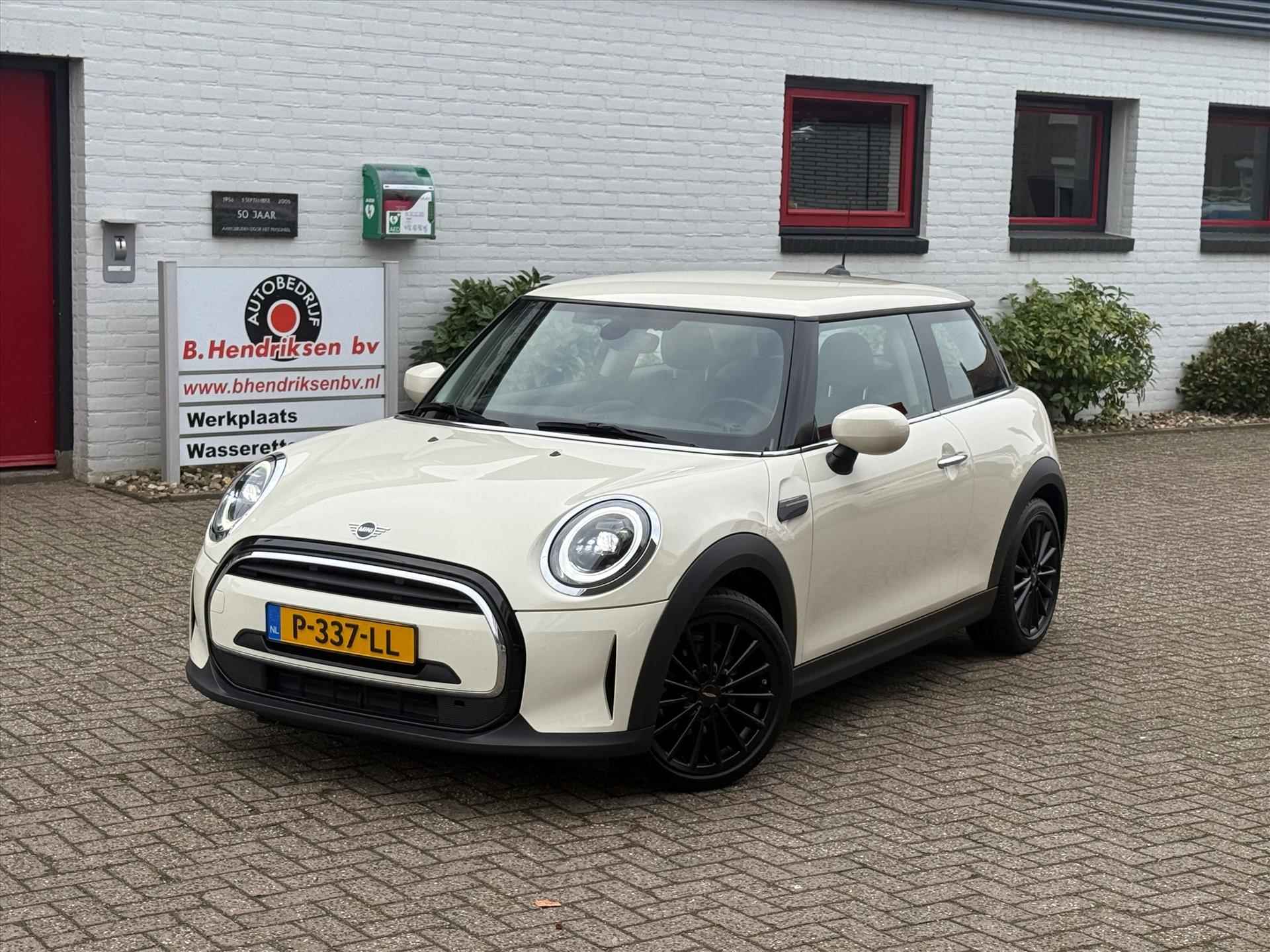 Mini Mini 3-Deurs (f56) 1.5 102pk Aut One Business Edition/ John Cooper Works velgen/ Navigatie/ Half lederen bekleding/ Parkeersensoren/ DAB/ 1 Eigenaar/ Origineel NL/ NAP