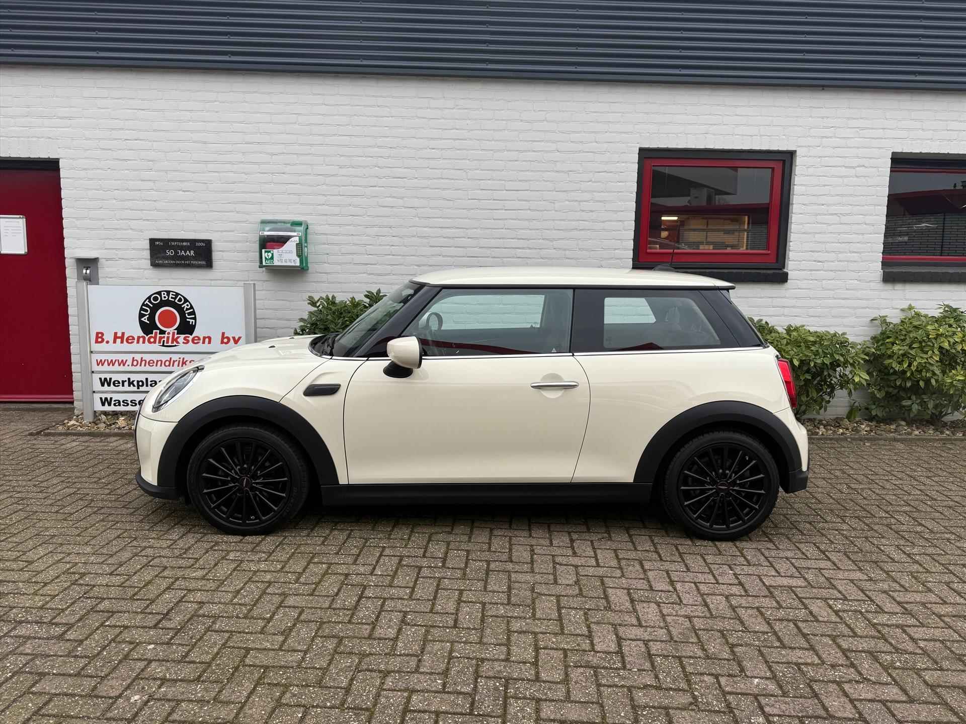 Mini Mini 3-Deurs (f56) 1.5 102pk Aut One Business Edition/ John Cooper Works velgen/ Navigatie/ Half lederen bekleding/ Parkeersensoren/ DAB/ 1 Eigenaar/ Origineel NL/ NAP - 4/39