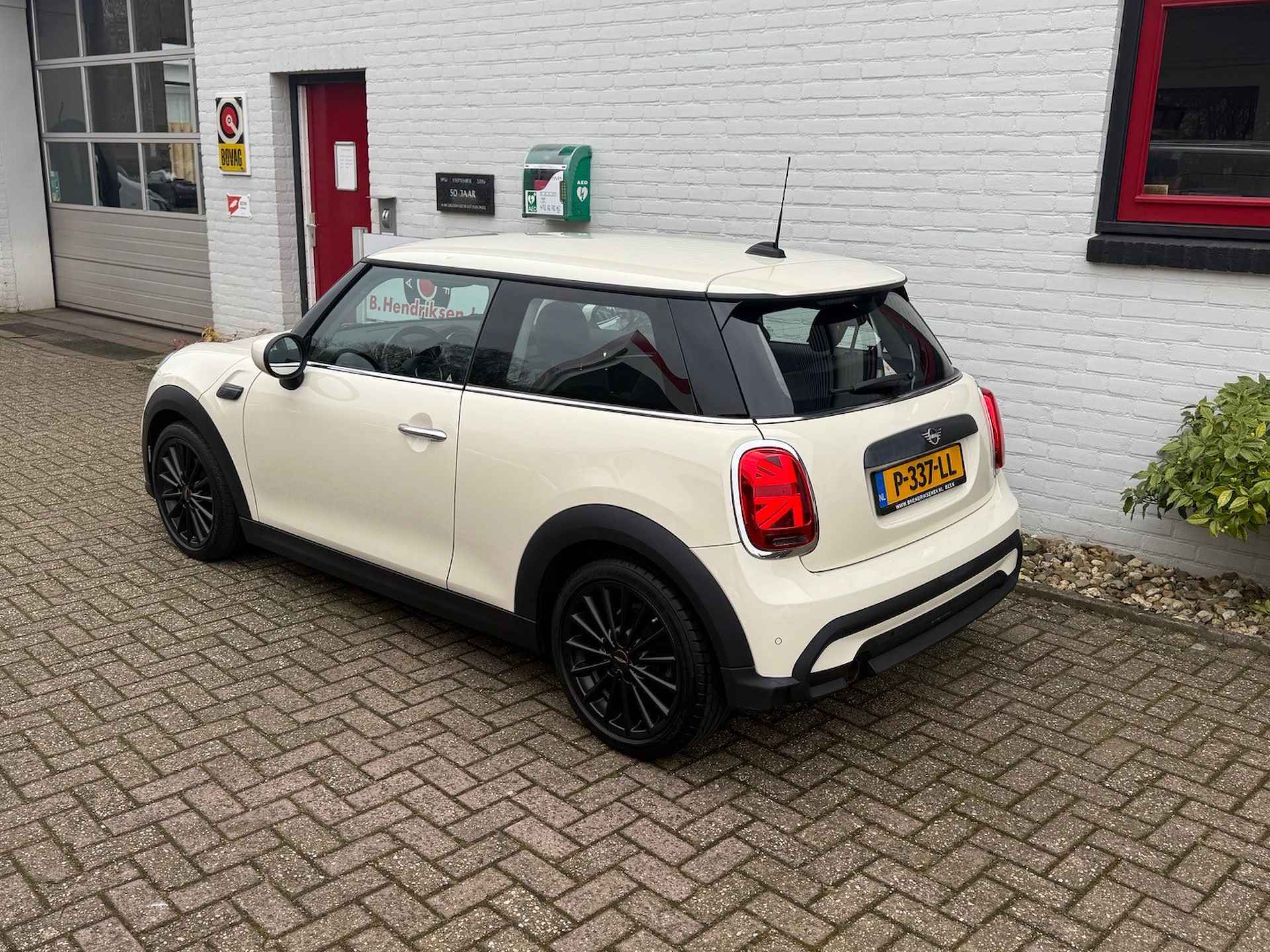 Mini Mini 3-Deurs (f56) 1.5 102pk Aut One Business Edition/ John Cooper Works velgen/ Navigatie/ Half lederen bekleding/ Parkeersensoren/ DAB/ 1 Eigenaar/ Origineel NL/ NAP - 6/39