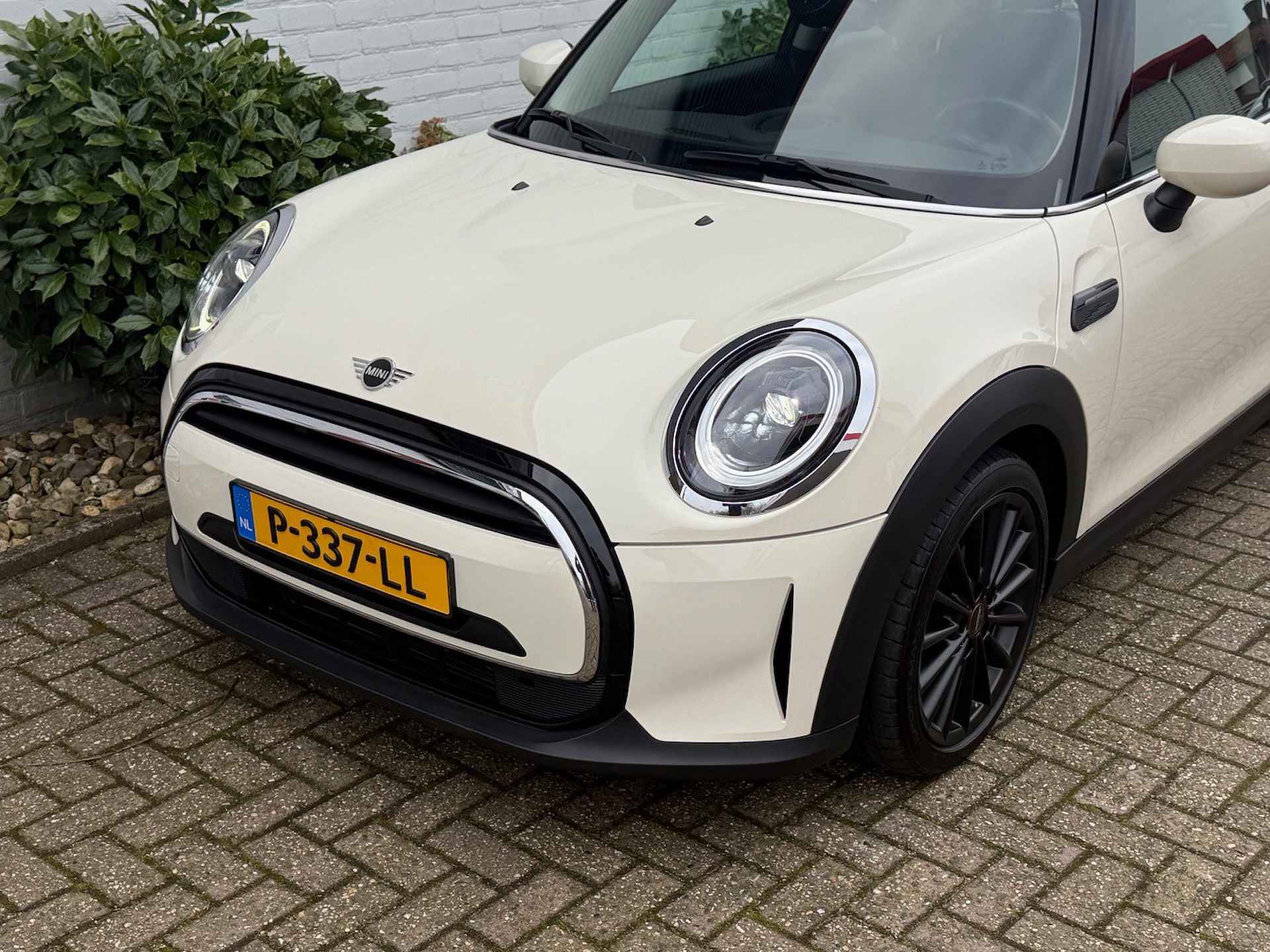 Mini Mini 3-Deurs (f56) 1.5 102pk Aut One Business Edition/ John Cooper Works velgen/ Navigatie/ Half lederen bekleding/ Parkeersensoren/ DAB/ 1 Eigenaar/ Origineel NL/ NAP - 33/39