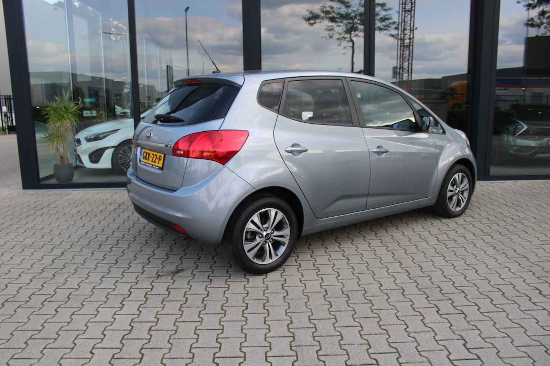 Kia VENGA 1.6 CVVT Dynamic Camere Navigatie Prijs is rijklaar incl 12 maanden bovag garantie - 9/10