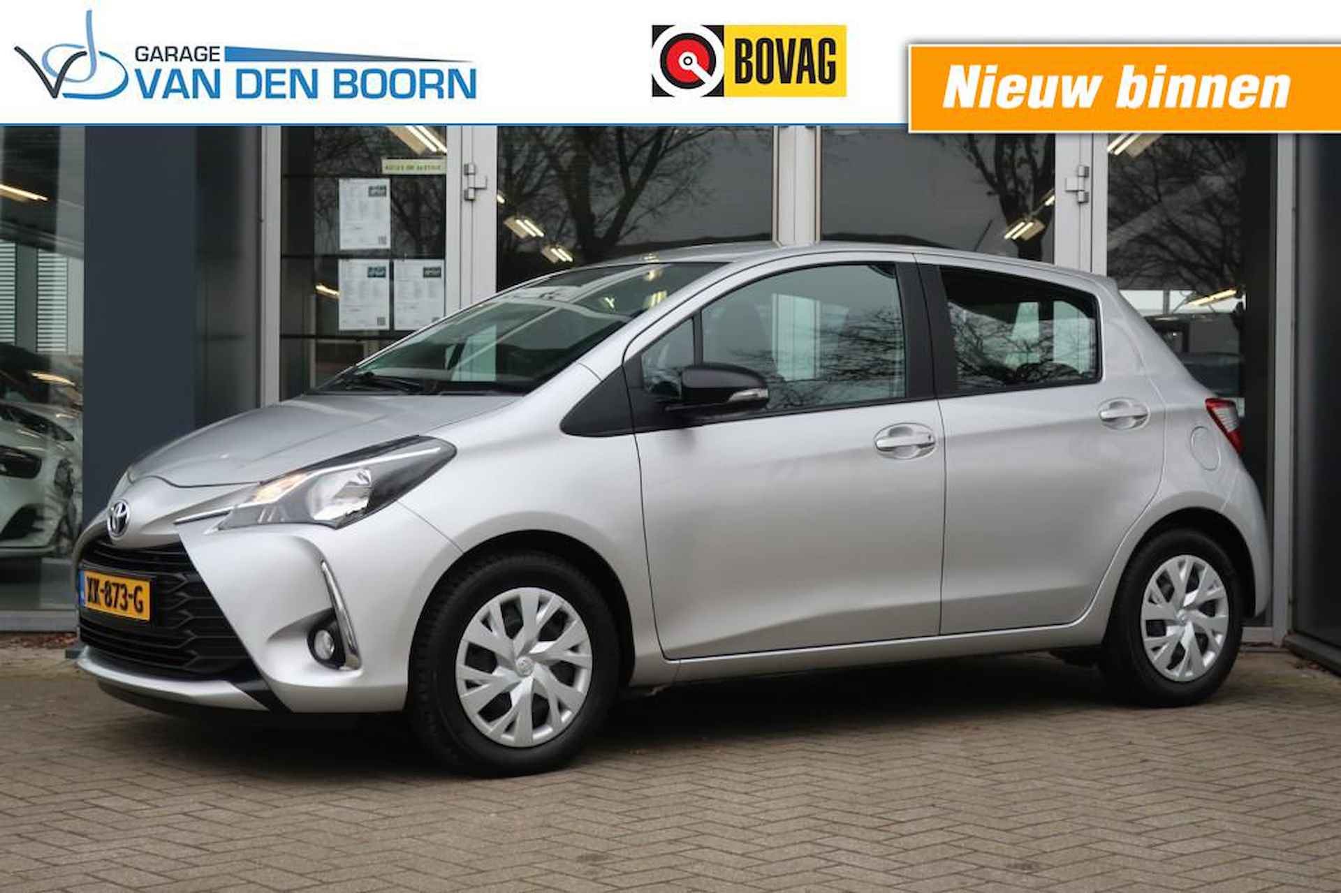 TOYOTA Yaris 1.5 VVT-I DESIGN RED, Airco, Cruise, Thuiskomer, etc.