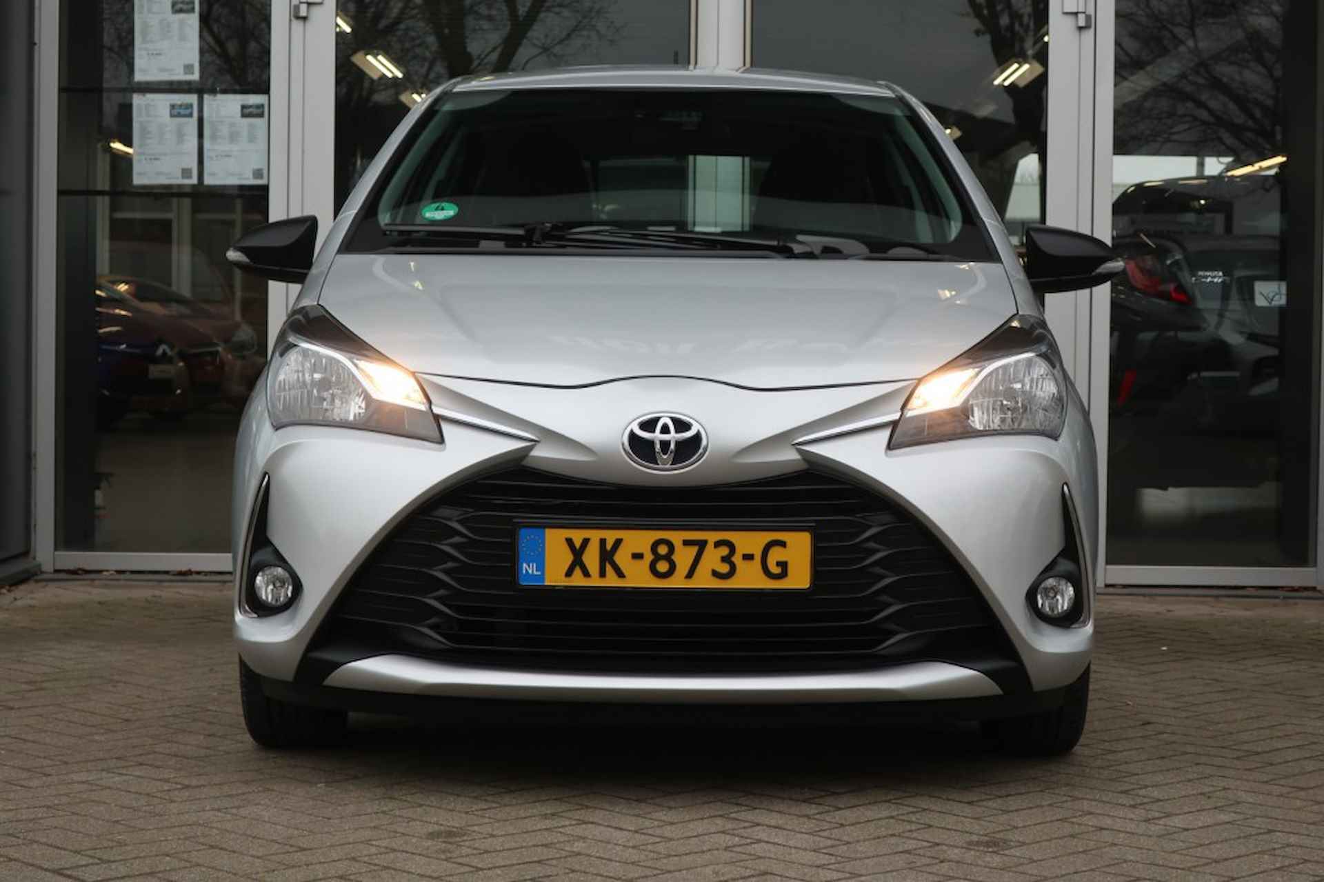 TOYOTA Yaris 1.5 VVT-I DESIGN RED, Airco, Cruise, Thuiskomer, etc. - 2/31