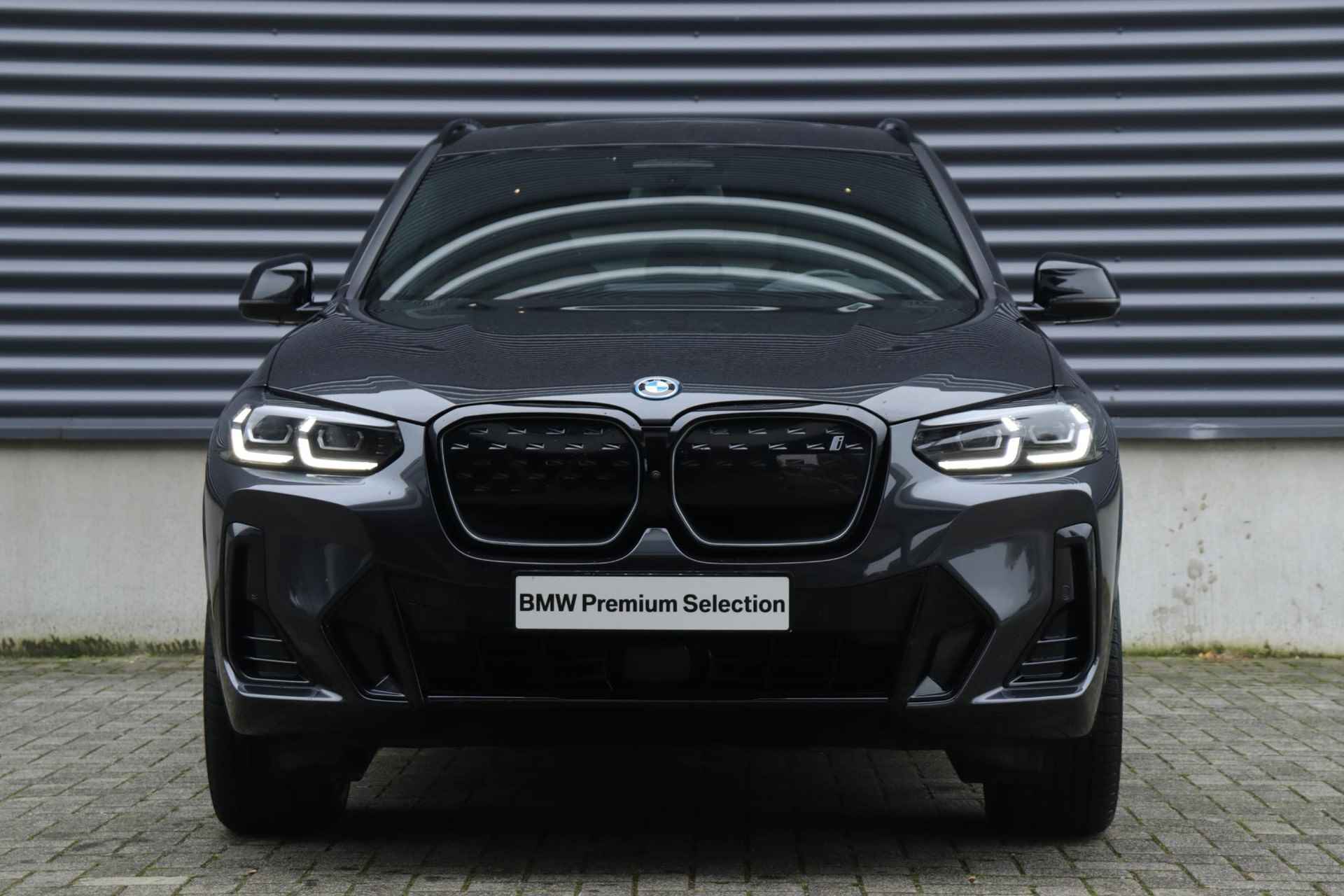 BMW iX3 High Executive | M Sportpakket | Panodak | Driving Assistant Prof. | Trekhaak | Shadow Line Pack | Elektr. Stoelen | Head-Up | Parking Assistant Plus | 20'' LMV - 3/42