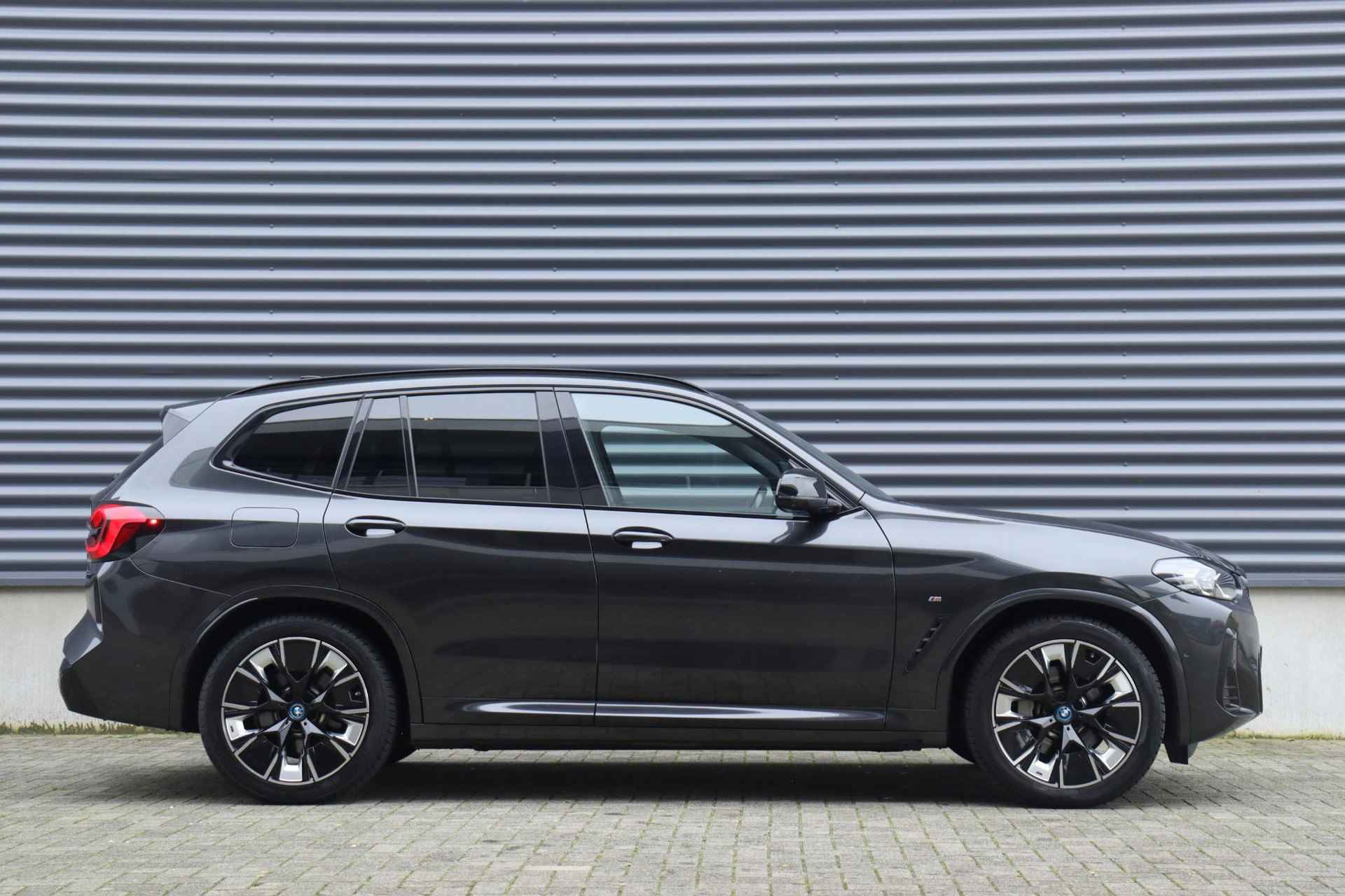 BMW iX3 High Executive | M Sportpakket | Panodak | Driving Assistant Prof. | Trekhaak | Shadow Line Pack | Elektr. Stoelen | Head-Up | Parking Assistant Plus | 20'' LMV - 5/42