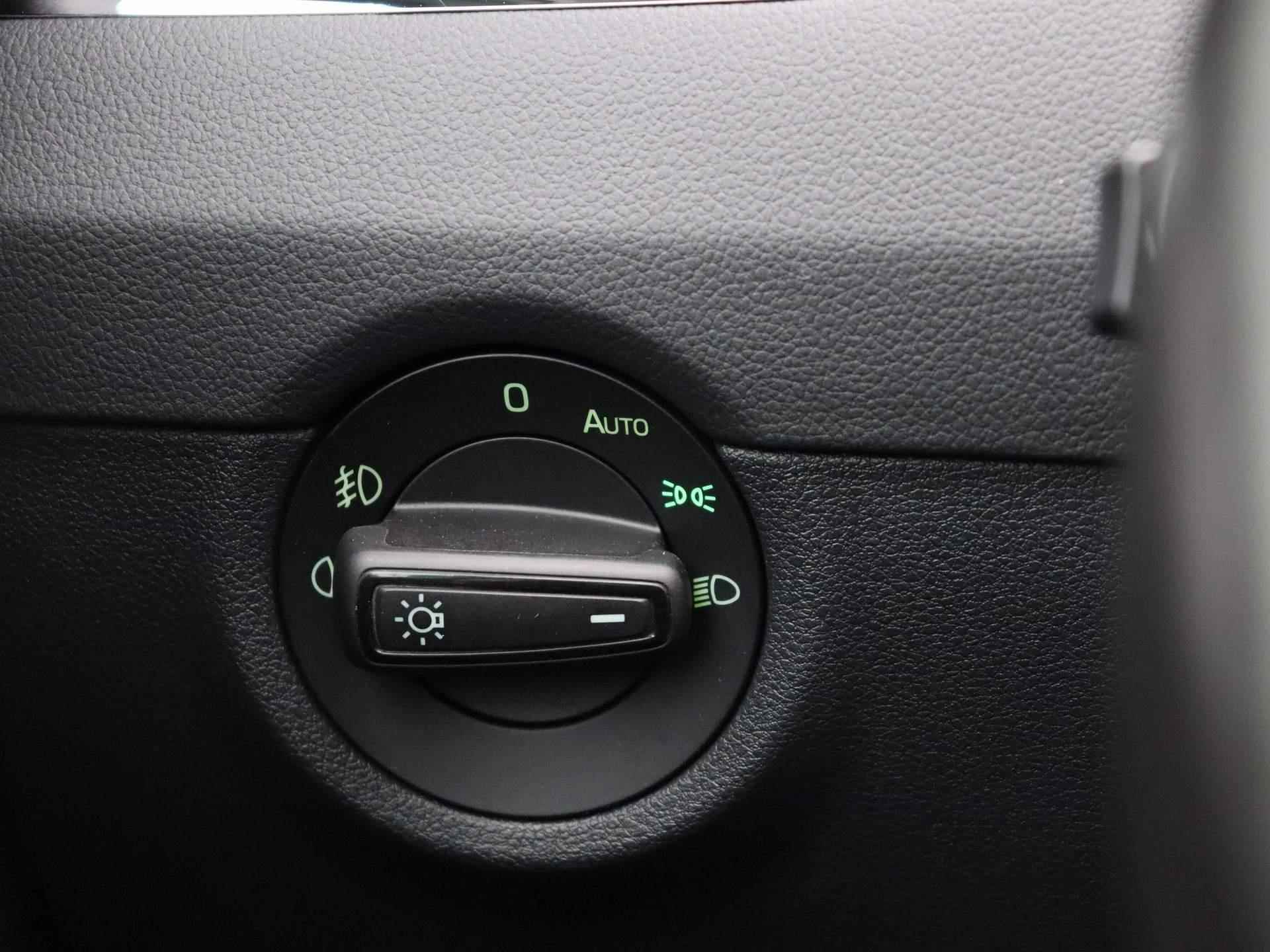 Skoda Octavia 1.0 TSI Ambition Business | Parkeersensoren voor + achter | Navigatie | Applecarplay & android auto | Cruise control - 28/40