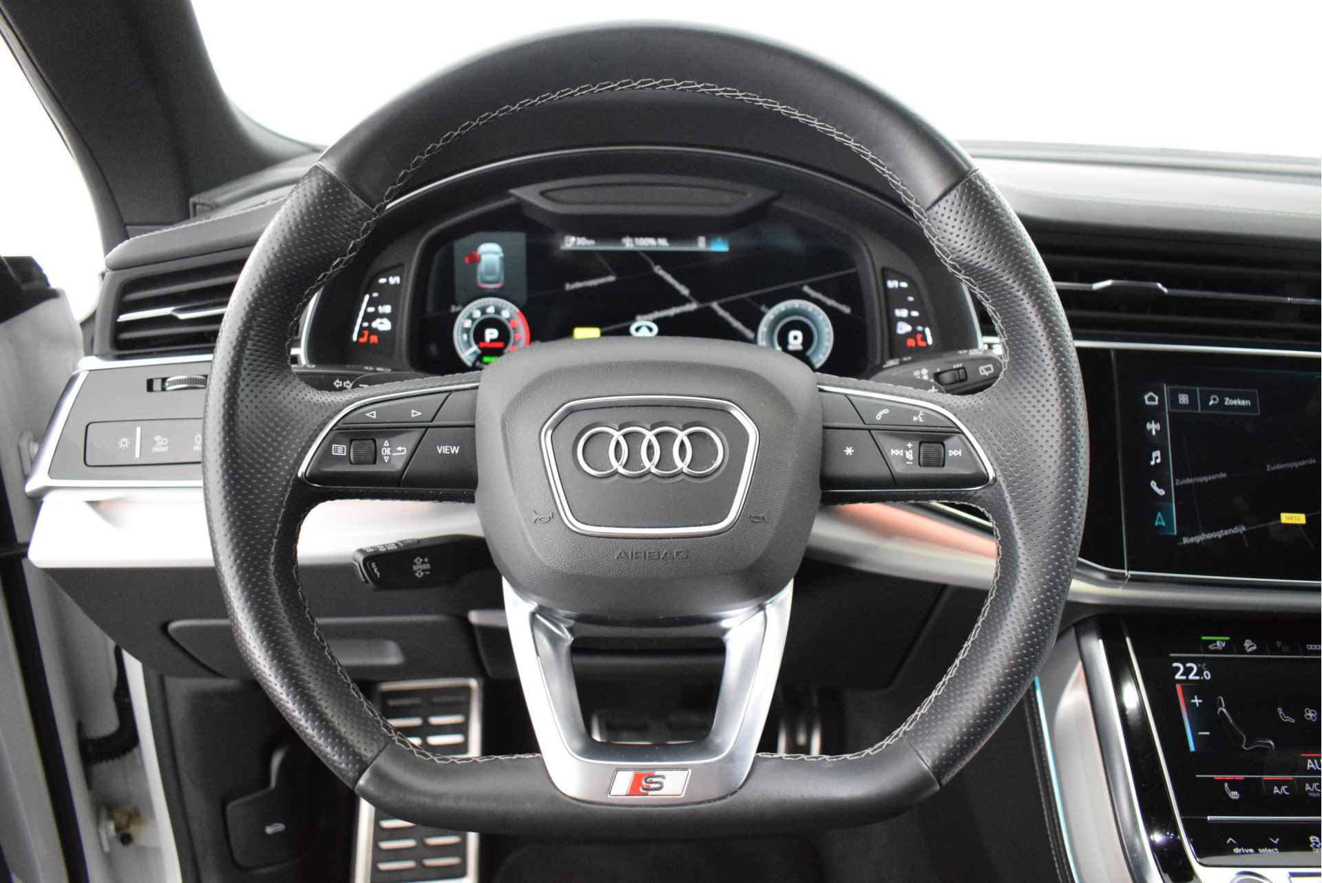 Audi Q8 55 TFSI e 381pk quattro 2x S-Line Black Edition Trekhaak Camera Luchtvering Matrix Led Virtual Cockpit Navigatie - 16/63
