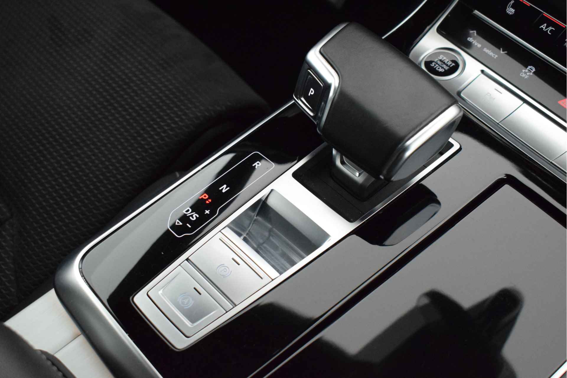 Audi Q8 55 TFSI e 381pk quattro 2x S-Line Black Edition Trekhaak Camera Luchtvering Matrix Led Virtual Cockpit Navigatie - 38/63