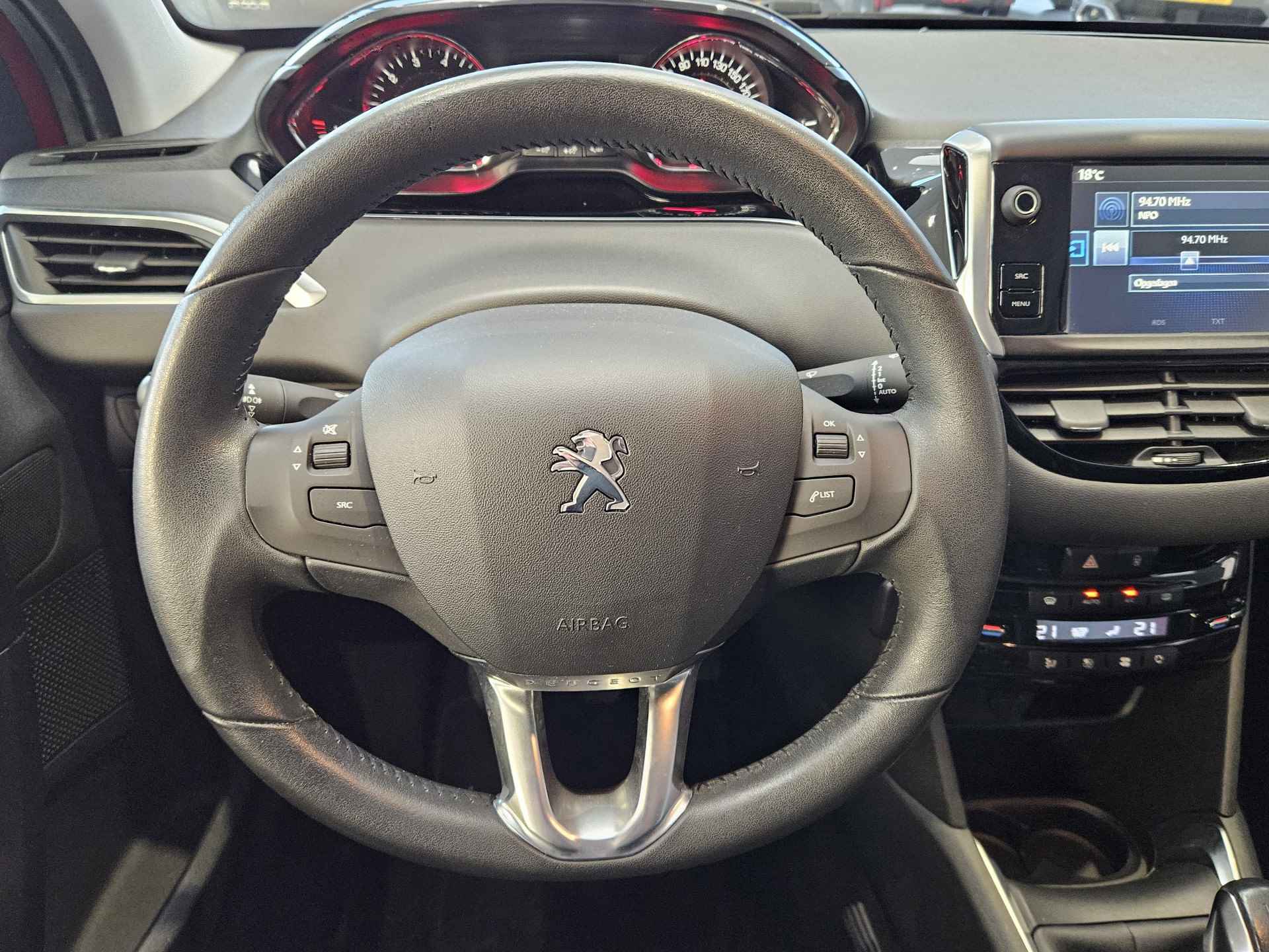 Peugeot 208 1.2 PureTech Style Pack | Navigatie | Bluetooth | Parkeersensoren | Cruise Control | Lichtmetalen Velgen | - 29/34