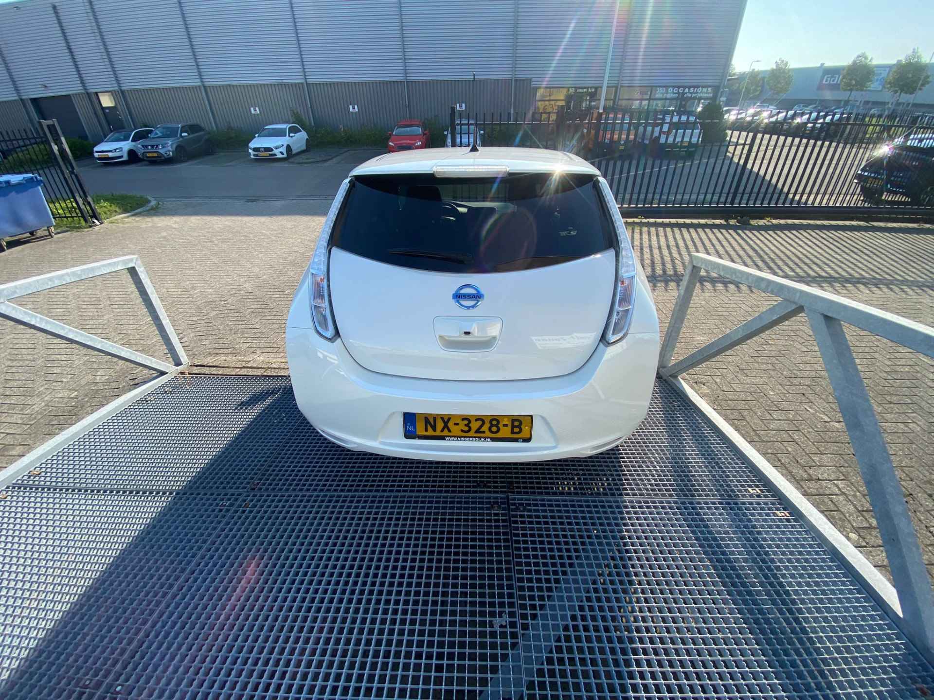 Nissan Leaf Tekna 30 kWh Orig. NL auto/Camera/Cruise control/Climate control/Navigatie/Lederen bekelding/Spiegels inklapbaar/Stoelverwarming - 6/16