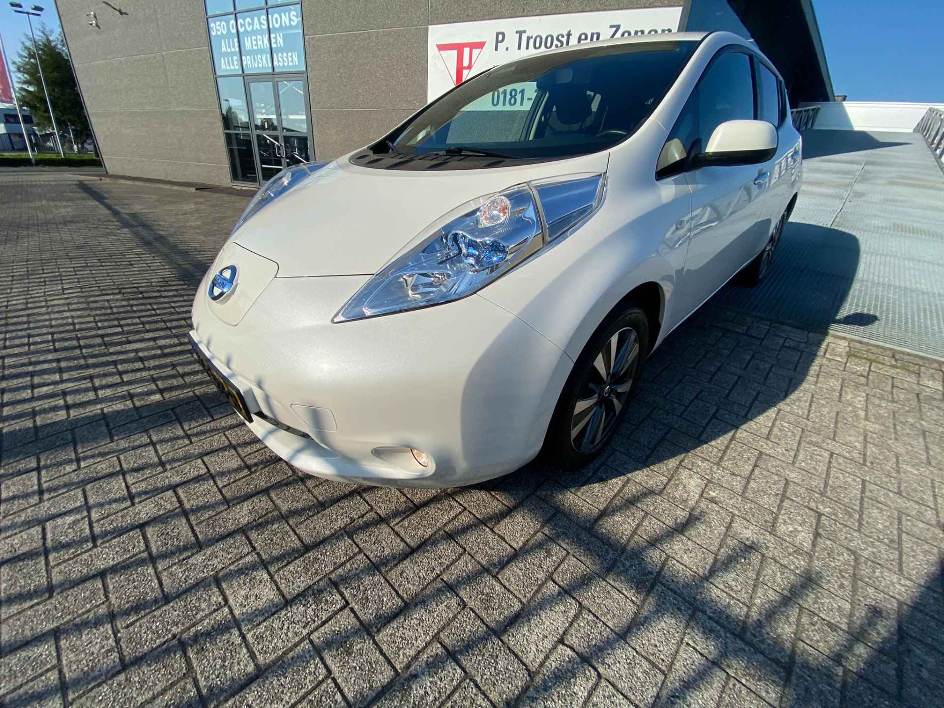 Nissan Leaf Tekna 30 kWh Orig. NL auto/Camera/Cruise control/Climate control/Navigatie/Lederen bekelding/Spiegels inklapbaar/Stoelverwarming - 4/16