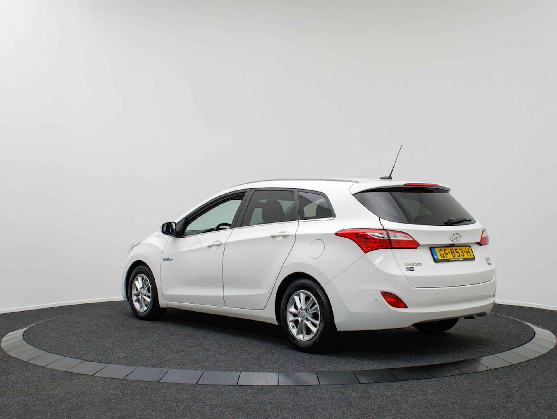 Hyundai i30 Wagon 1.6 GDI i-Motion Plus | Navigatie | Climate control - 2/38