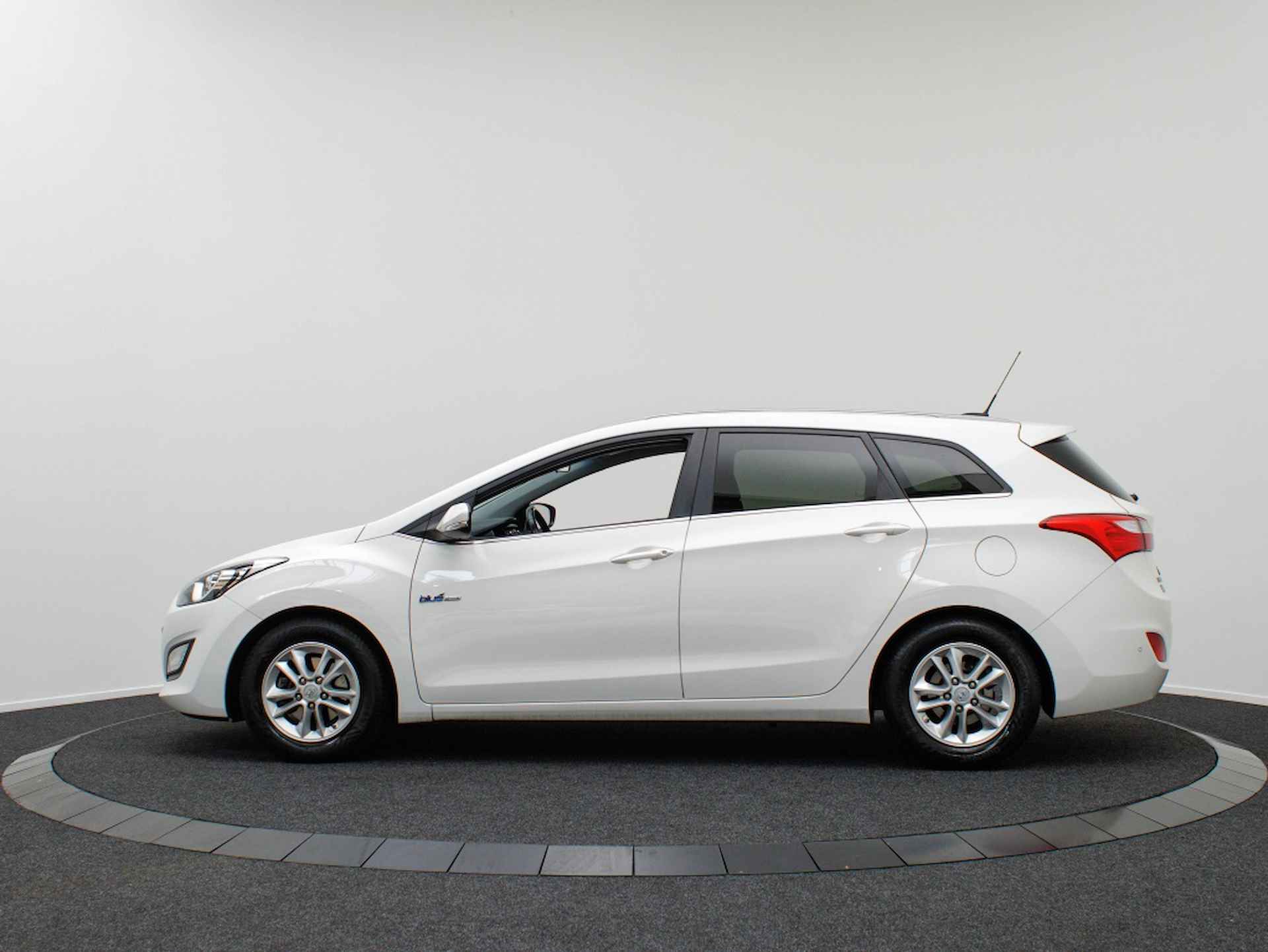 Hyundai i30 Wagon 1.6 GDI i-Motion Plus | Navigatie | Climate control - 10/38