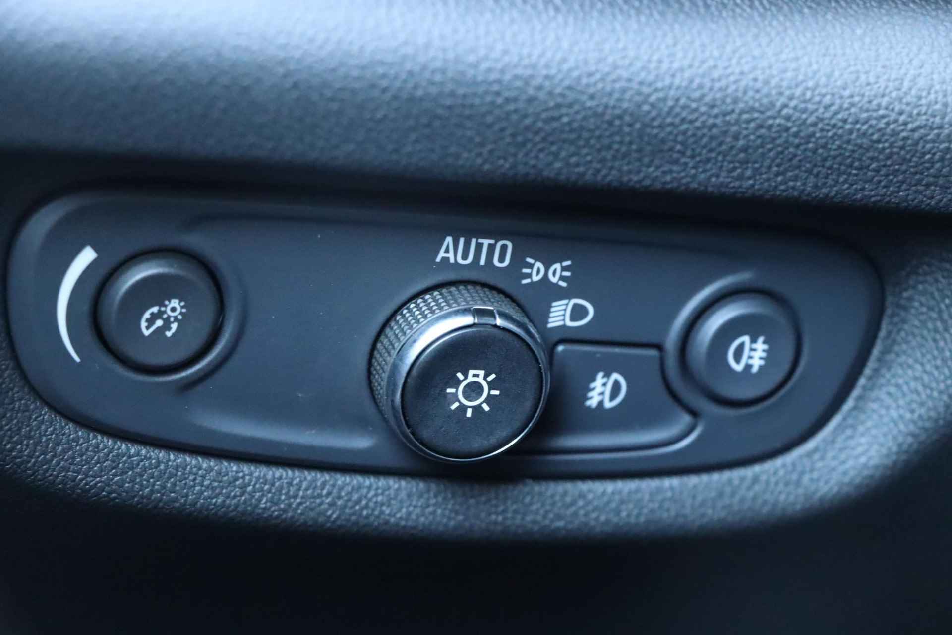 Opel Insignia Sports Tourer 2.0 Turbo Business Automaat | 1500 kg trekgewicht | Dodehoek detectie | Stoelverwarming | Navigatie | Parkeersensoren | Climate Control | - 18/40