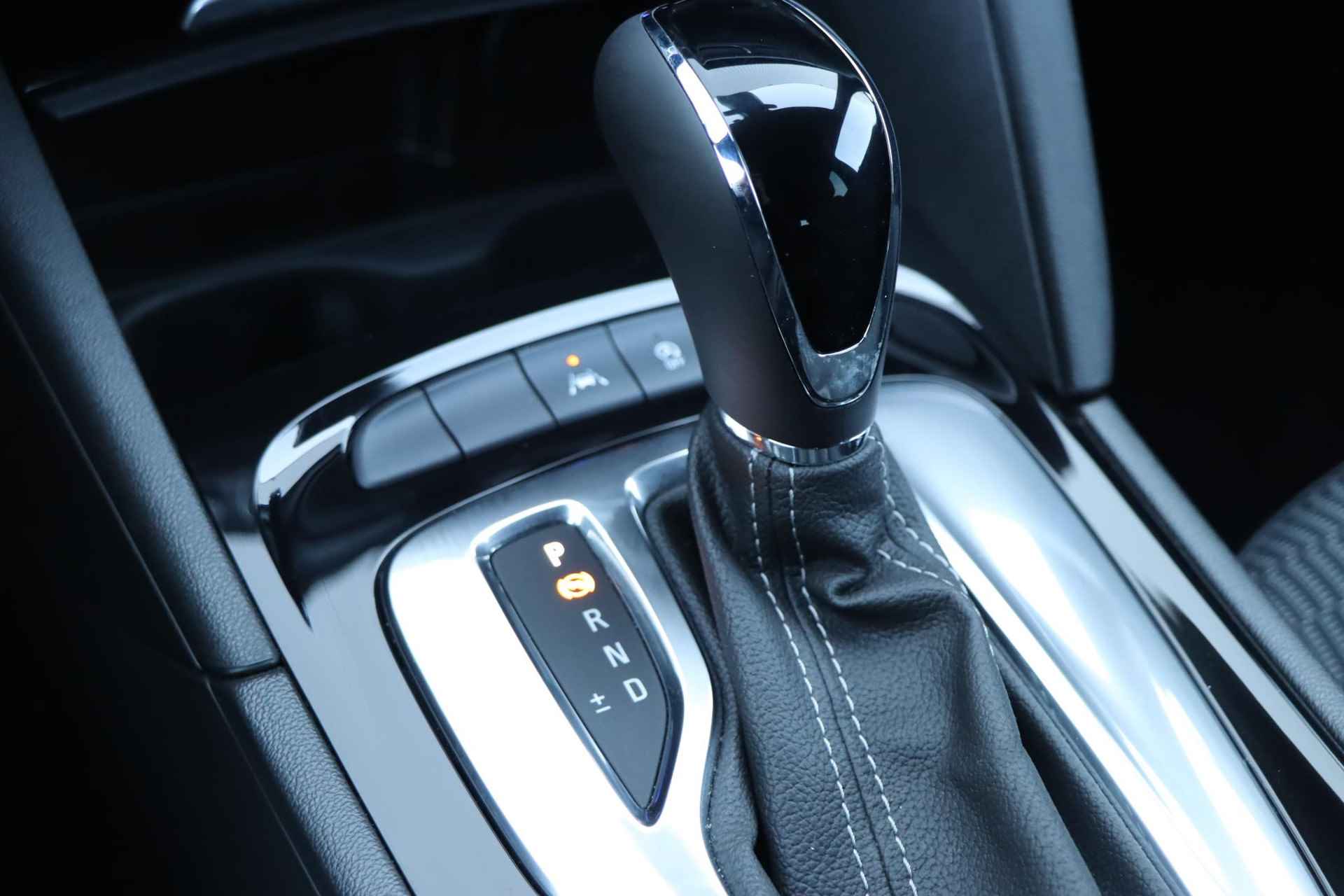 Opel Insignia Sports Tourer 2.0 Turbo Business Automaat | 1500 kg trekgewicht | Dodehoek detectie | Stoelverwarming | Navigatie | Parkeersensoren | Climate Control | - 28/40