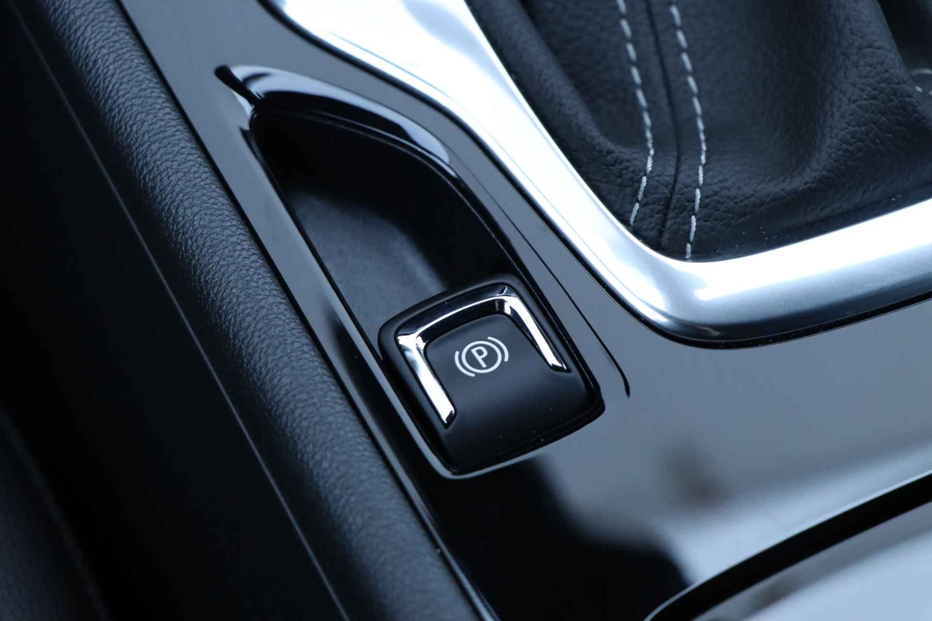 Opel Insignia Sports Tourer 2.0 Turbo Business Automaat | 1500 kg trekgewicht | Dodehoek detectie | Stoelverwarming | Navigatie | Parkeersensoren | Climate Control | - 29/40