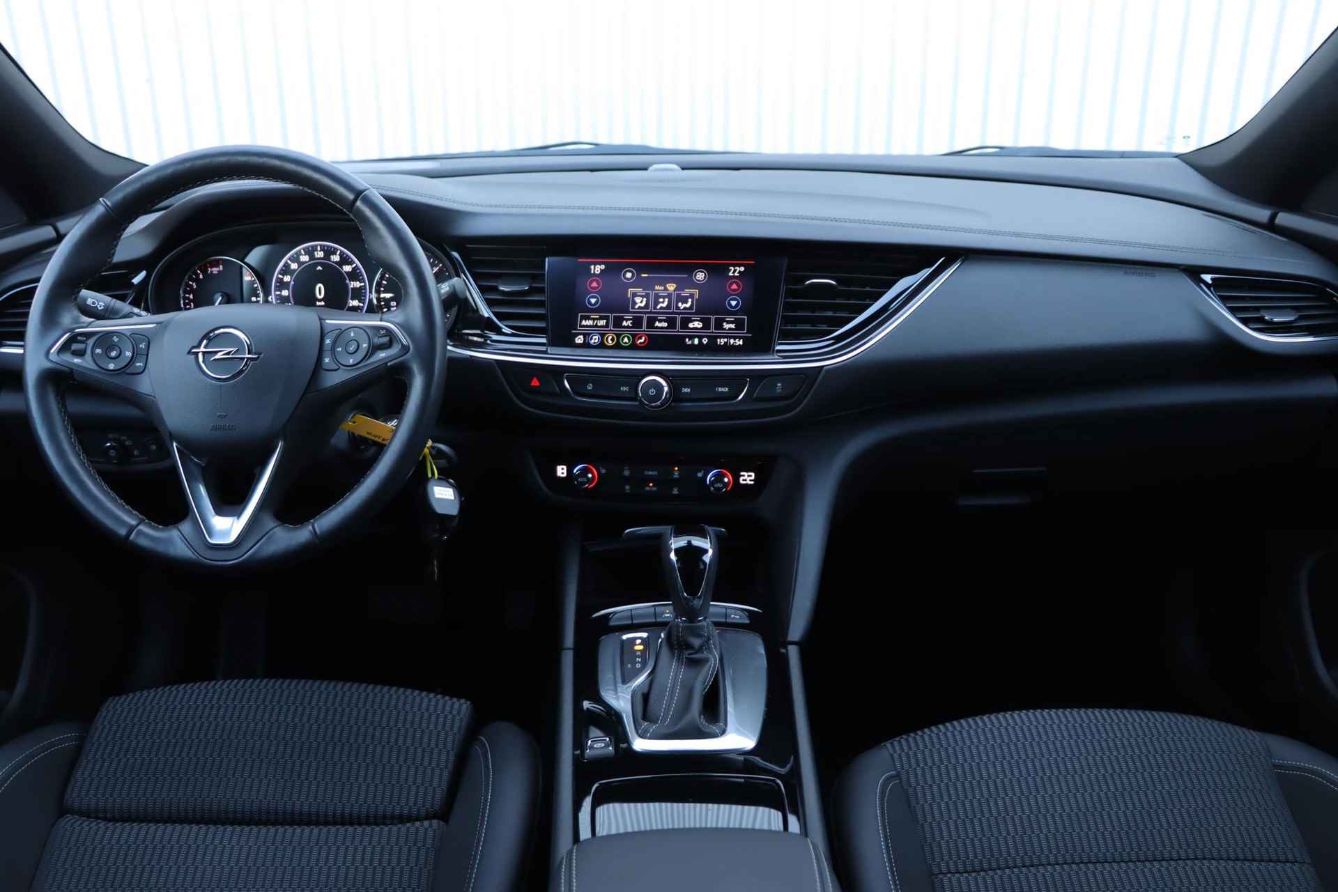 Opel Insignia Sports Tourer 2.0 Turbo Business Automaat | 1500 kg trekgewicht | Dodehoek detectie | Stoelverwarming | Navigatie | Parkeersensoren | Climate Control | - 32/40