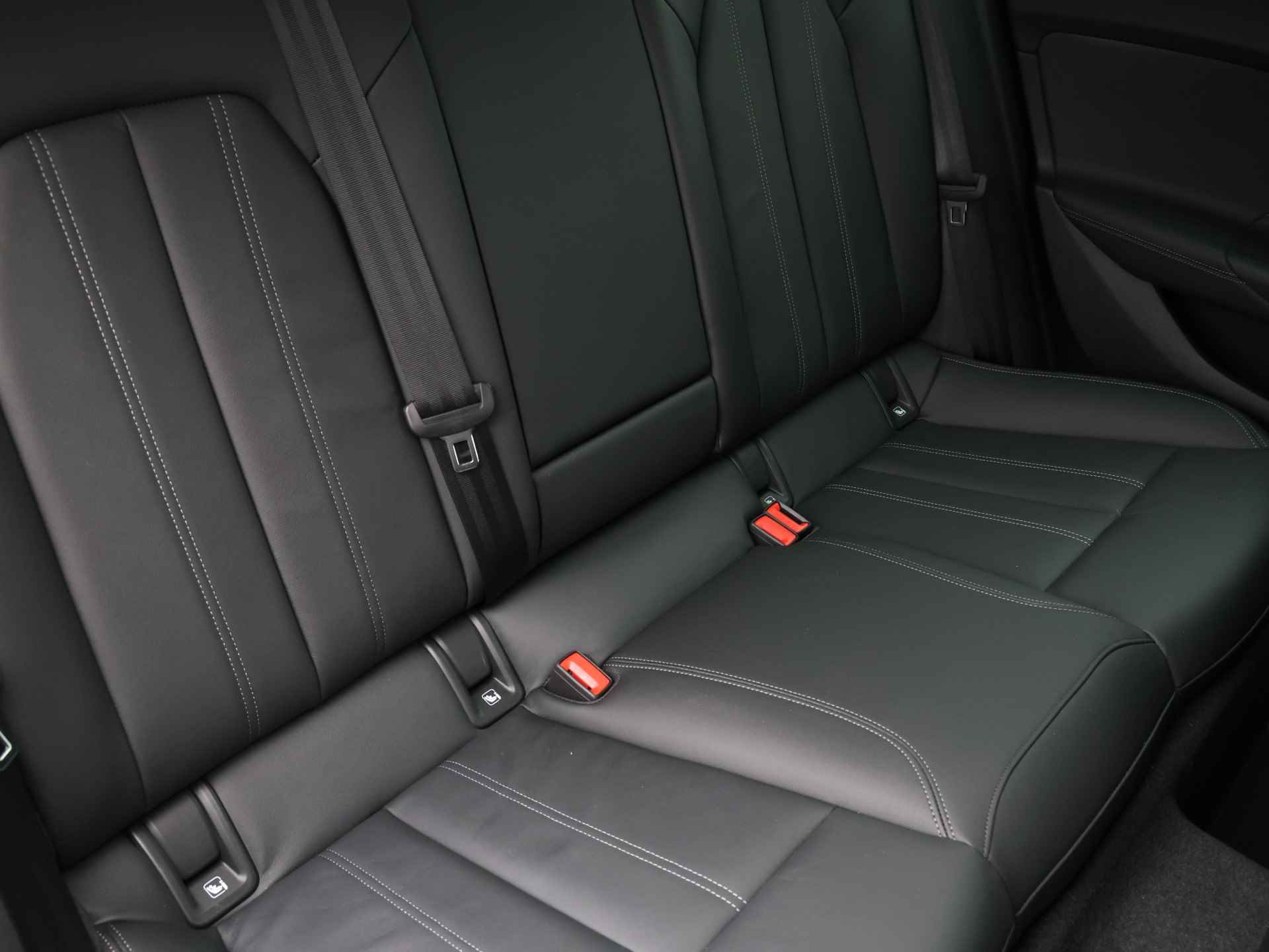 Audi A5 Limousine 2.0 TFSI First Edition | 150 pk | Lederen bekleding | Elektrisch verstelbare stoelen | Privacy glas | - 10/47