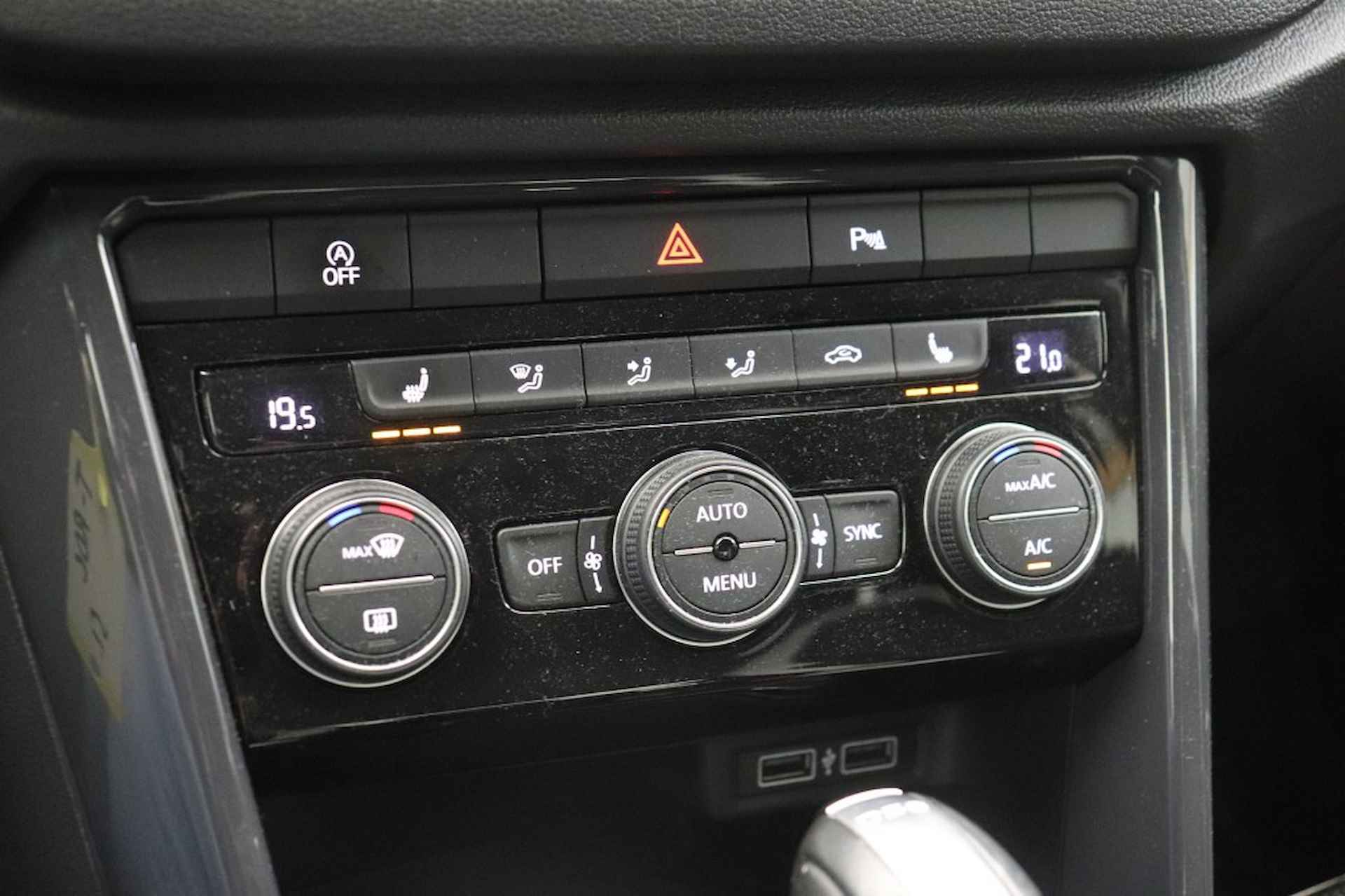 VOLKSWAGEN T-roc 1.5 TSI Sport Automaat - Carplay, Digital Cockpit, Stoelverw. - 19/28