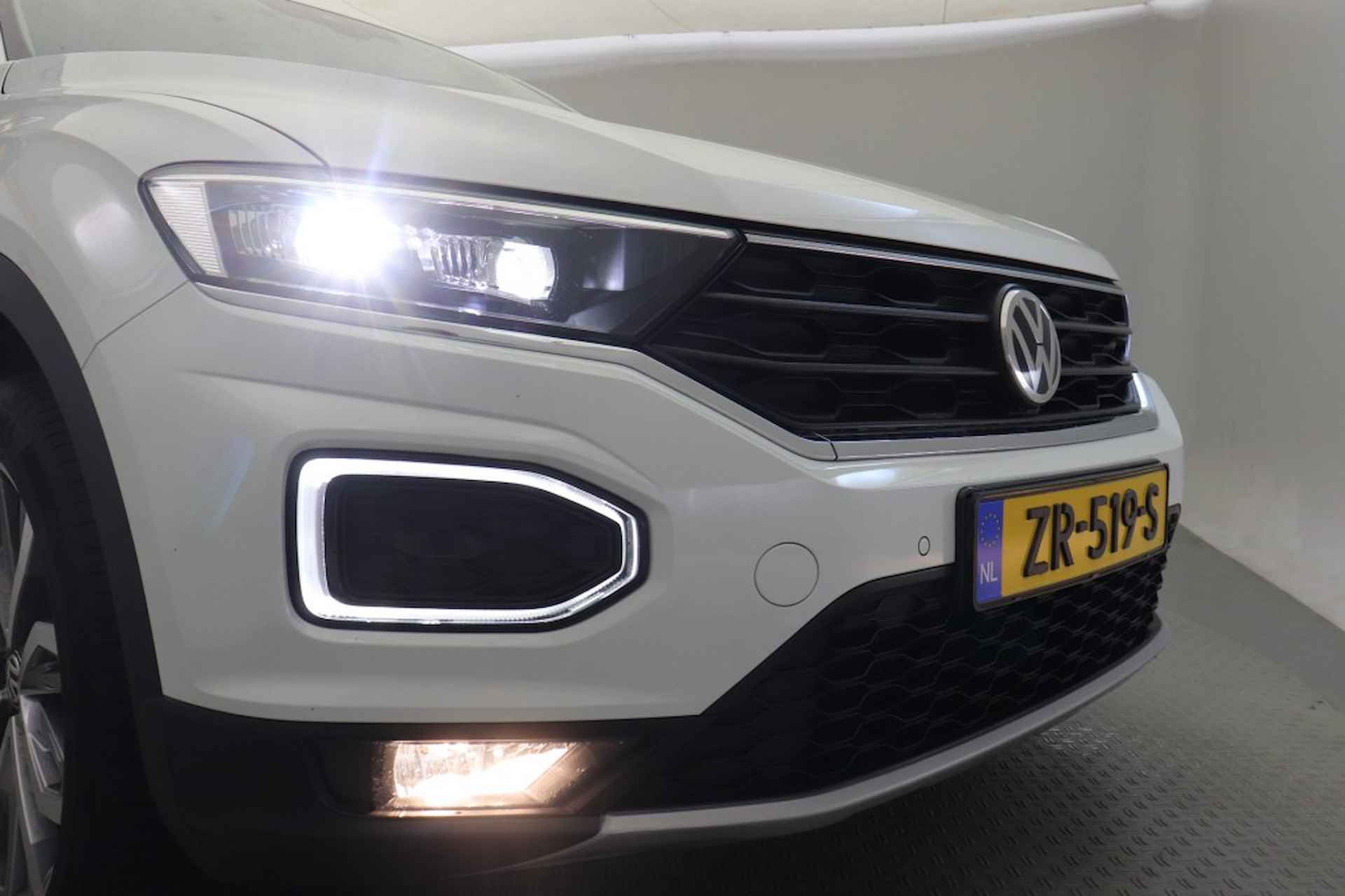 VOLKSWAGEN T-roc 1.5 TSI Sport Automaat - Carplay, Digital Cockpit, Stoelverw. - 23/28