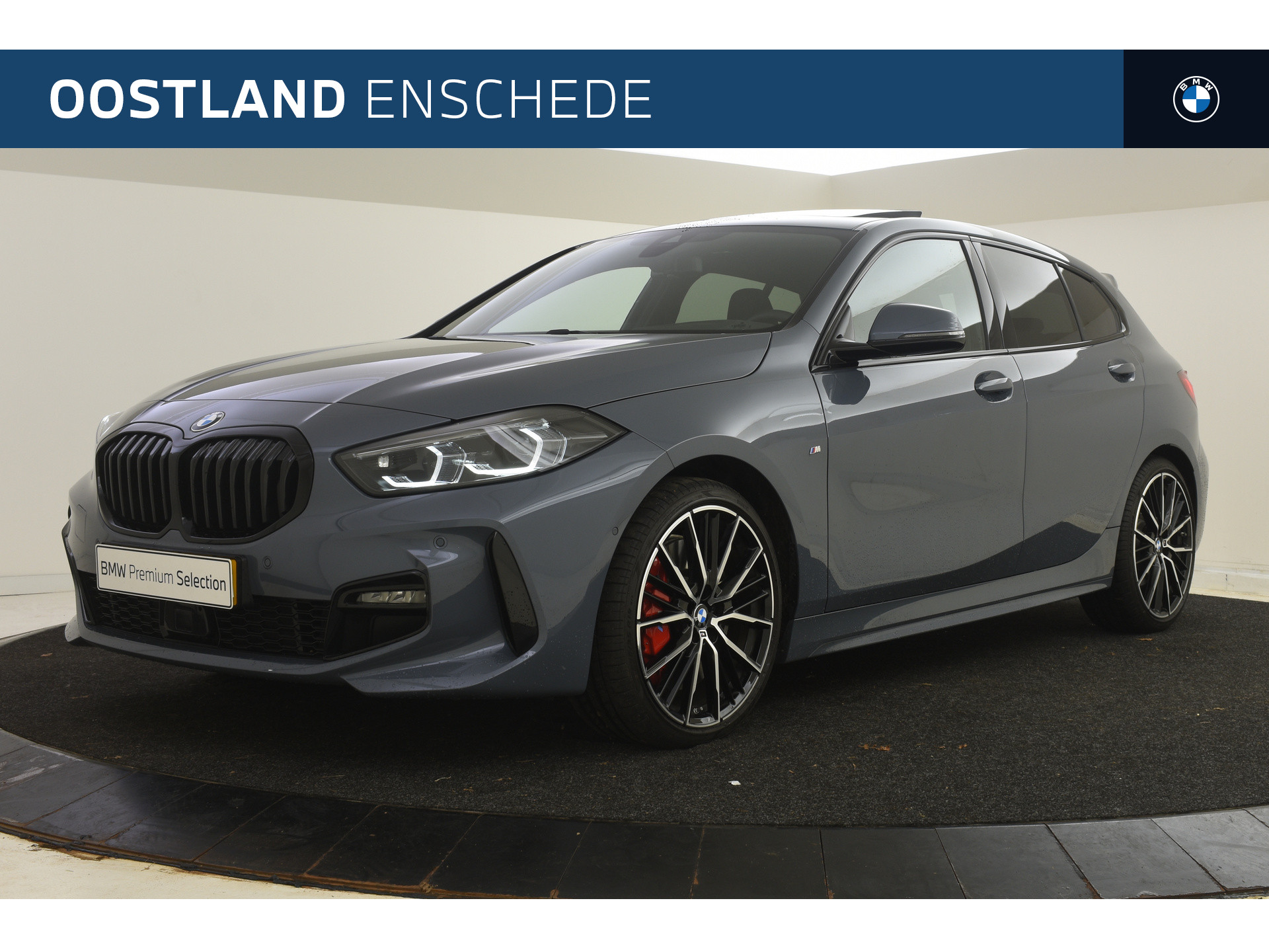 BMW 1-serie 118i High Executive M Sport Automaat / Panoramadak / M sportstoelen / Adaptieve LED / Active Cruise Control / Comfort Access / Head-Up