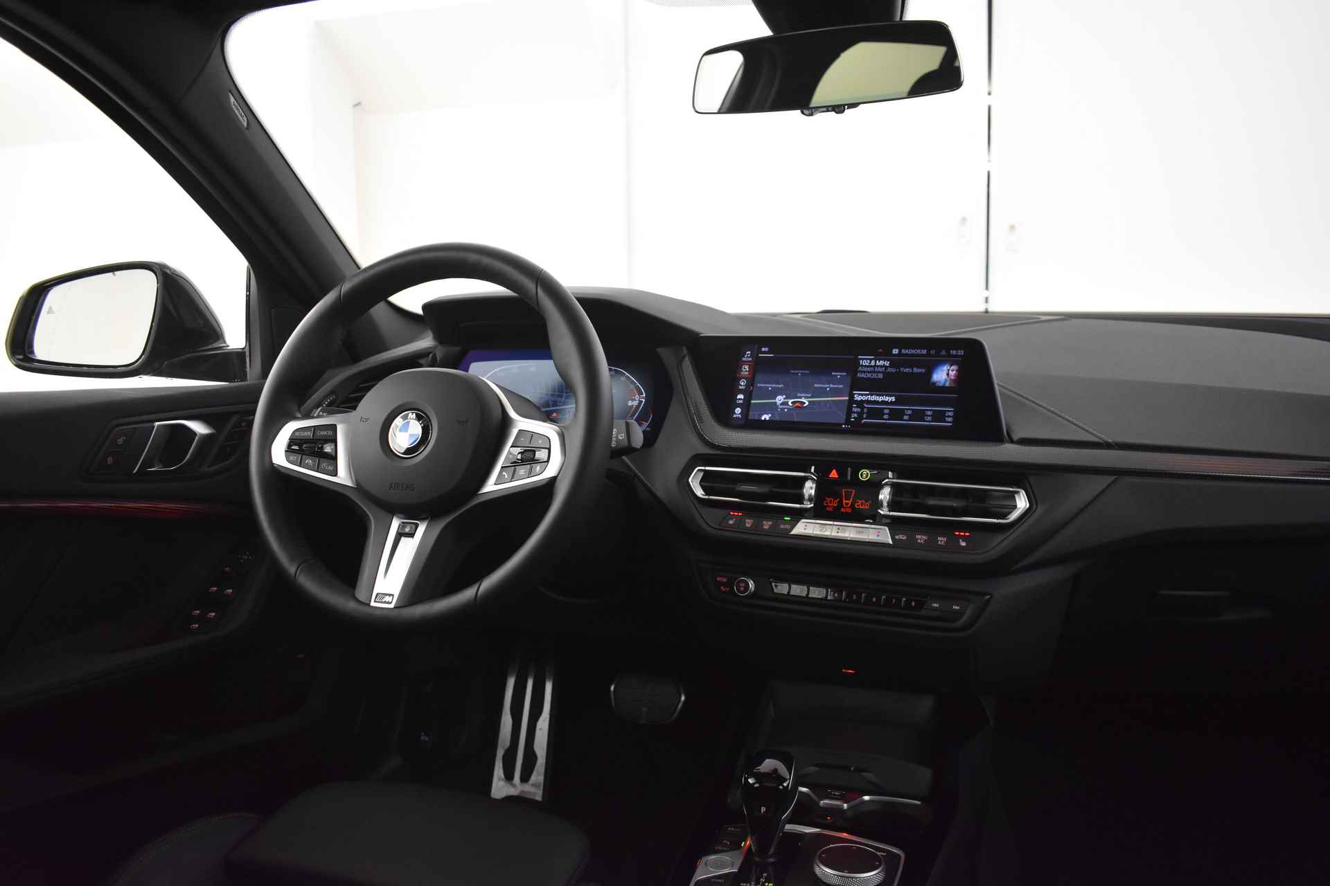 BMW 1-serie 118i High Executive M Sport Automaat / Panoramadak / M sportstoelen / Adaptieve LED / Active Cruise Control / Comfort Access / Head-Up - 17/55