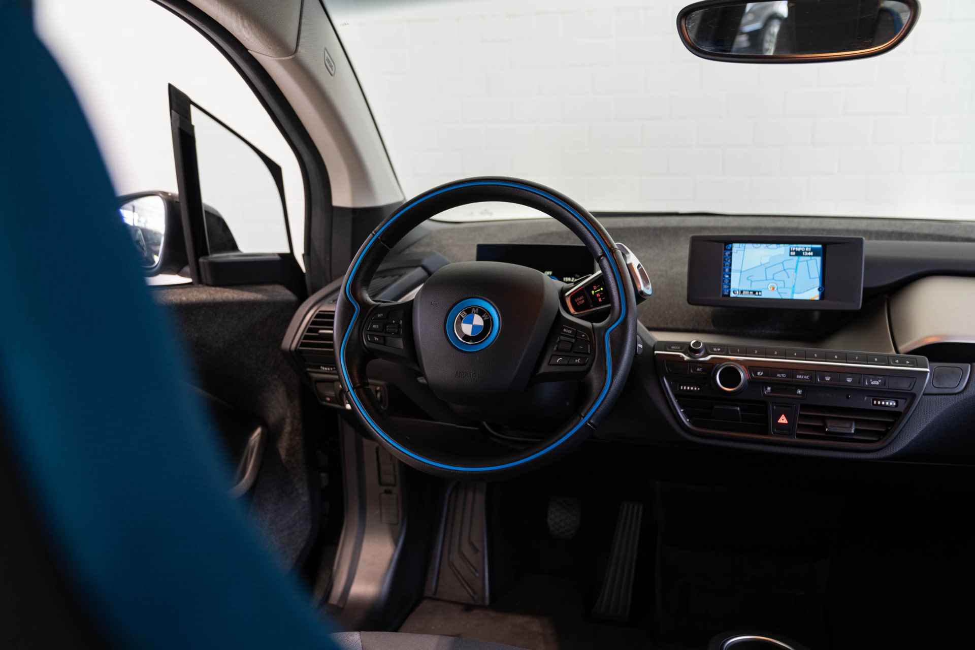 BMW i3 iPerformance 94Ah 33 kWh | Navigatie | Parkeersensoren | Lichtmetalen velgen | - 33/34