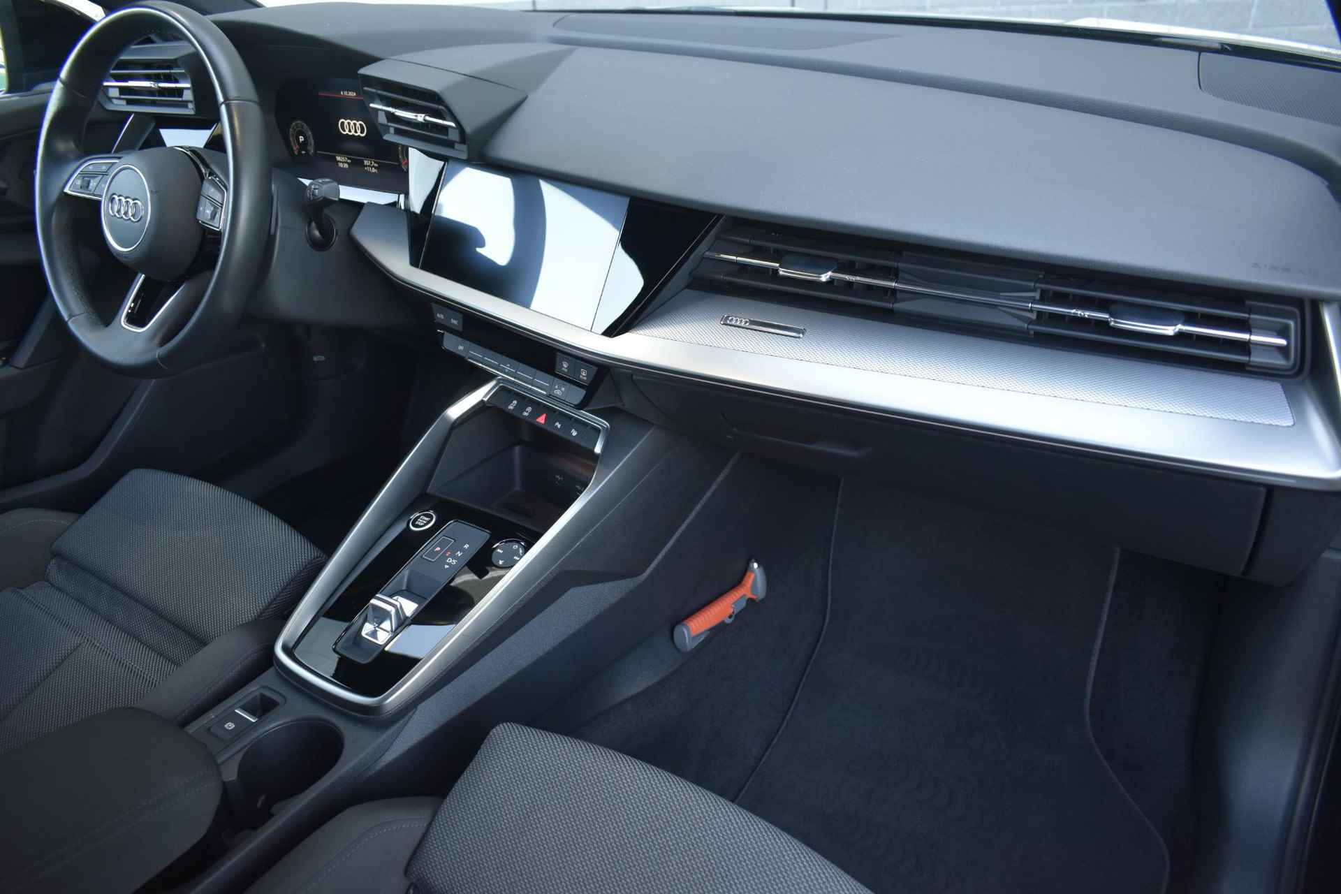 Audi A3 Limousine 30 TFSI Business edition / Bang & Olufsen / Sfeerverlichting / Carplay / Automaat - 8/46