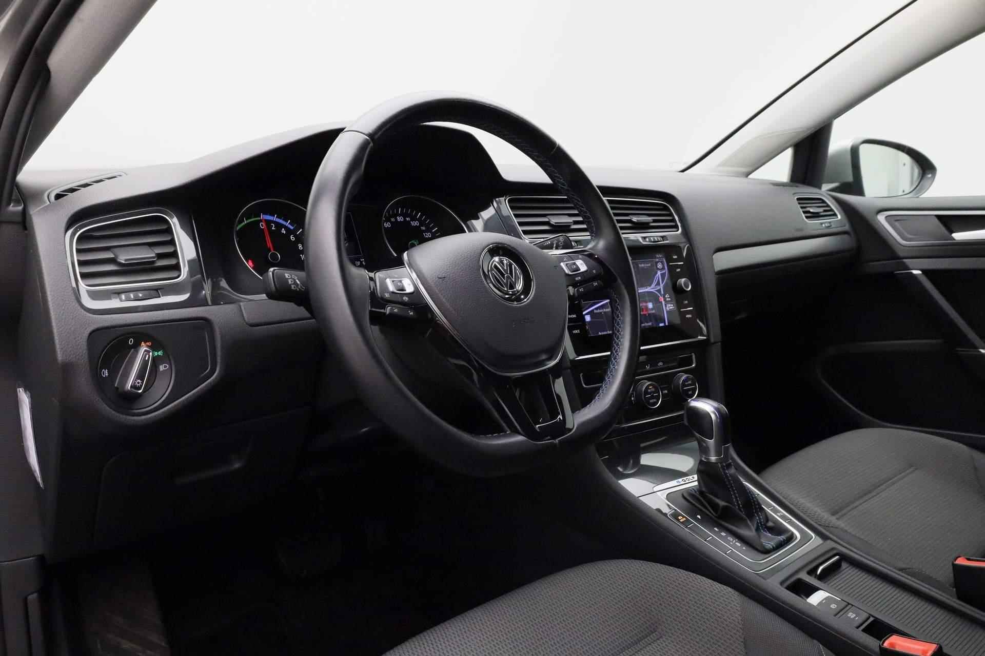 Volkswagen e-Golf 136PK | Navi | ACC | Parkeersensoren voor/achter | Clima - 3/40