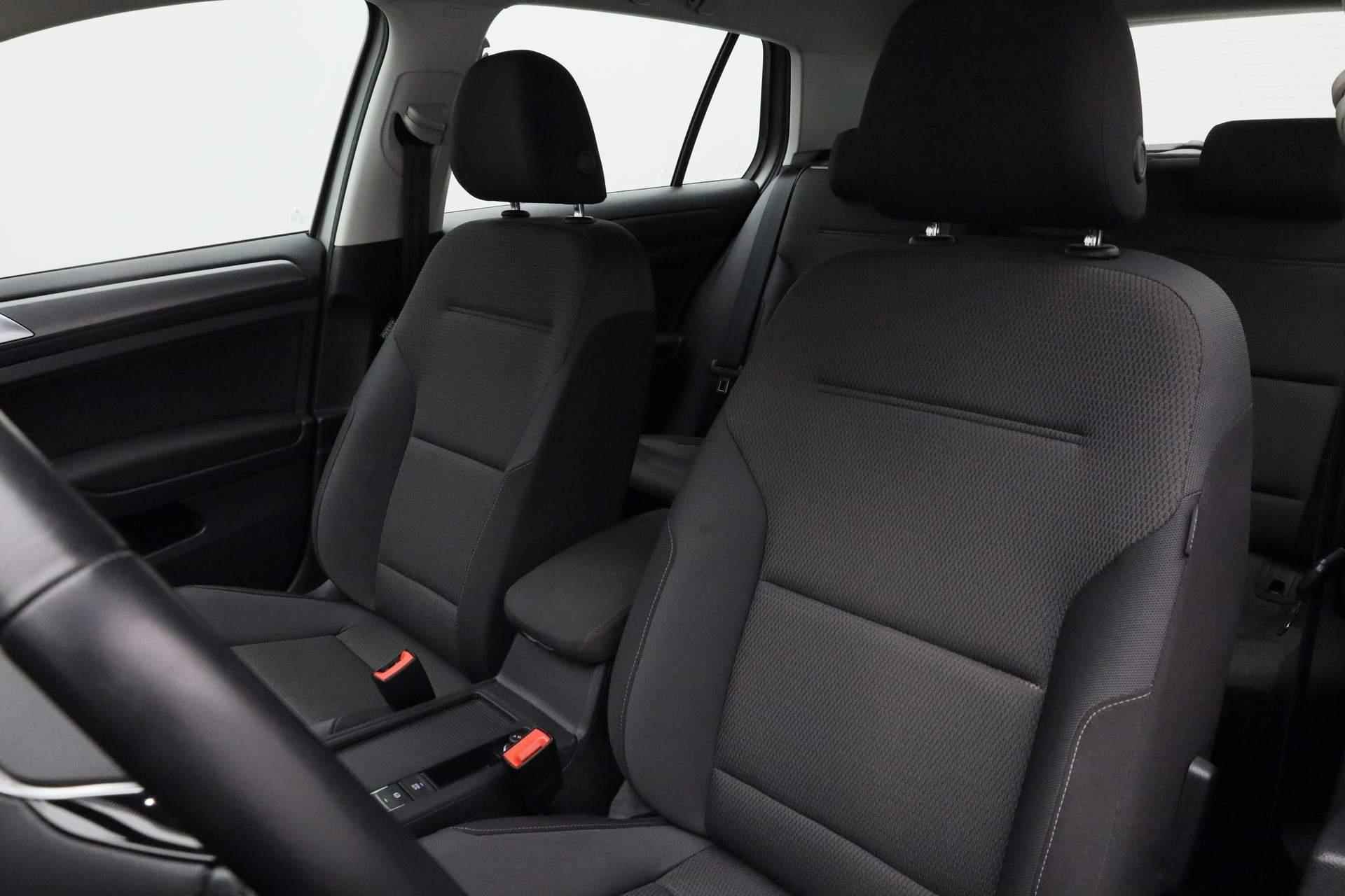 Volkswagen e-Golf 136PK | Navi | ACC | Parkeersensoren voor/achter | Clima - 12/40