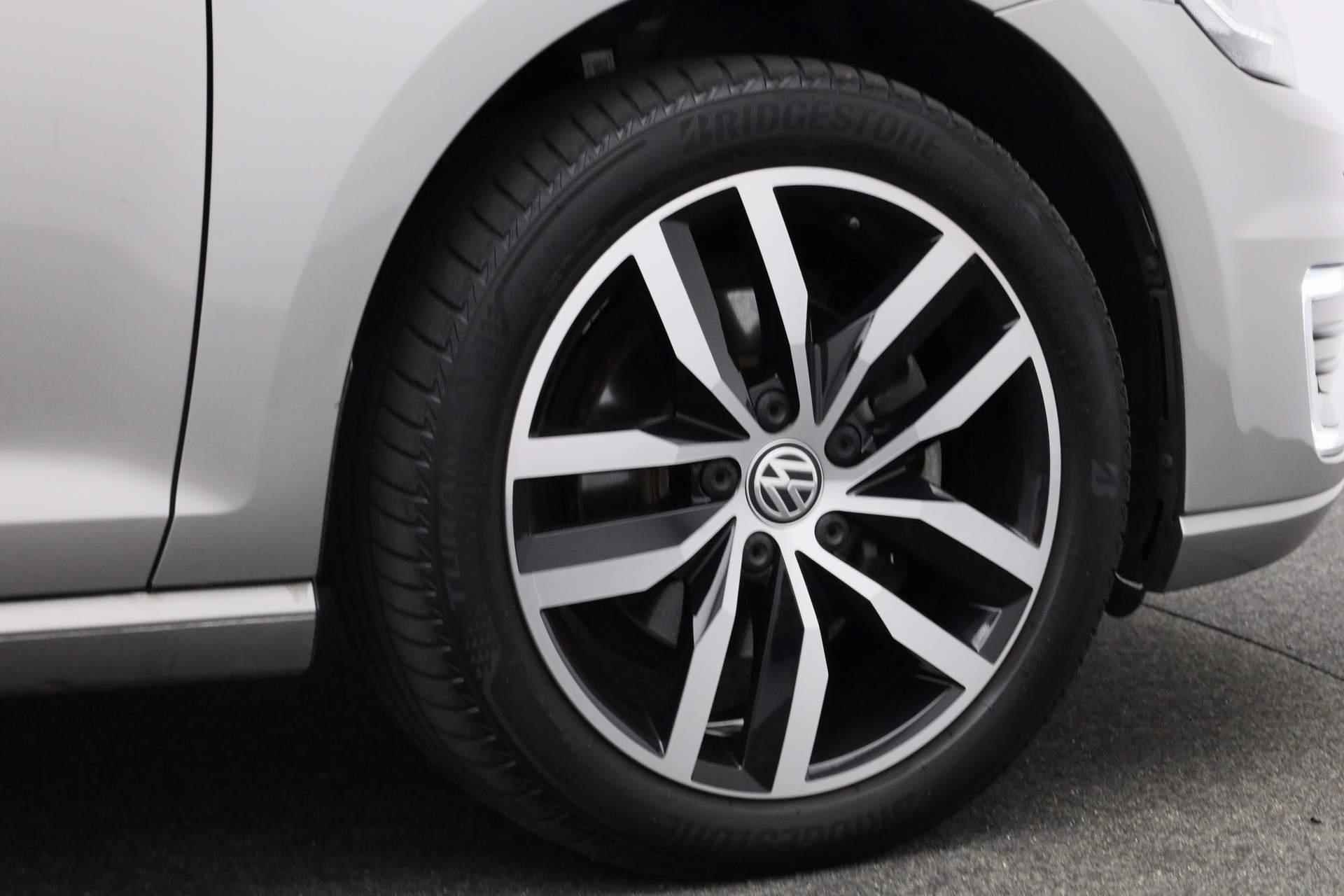 Volkswagen e-Golf 136PK | Navi | ACC | Parkeersensoren voor/achter | Clima - 15/40