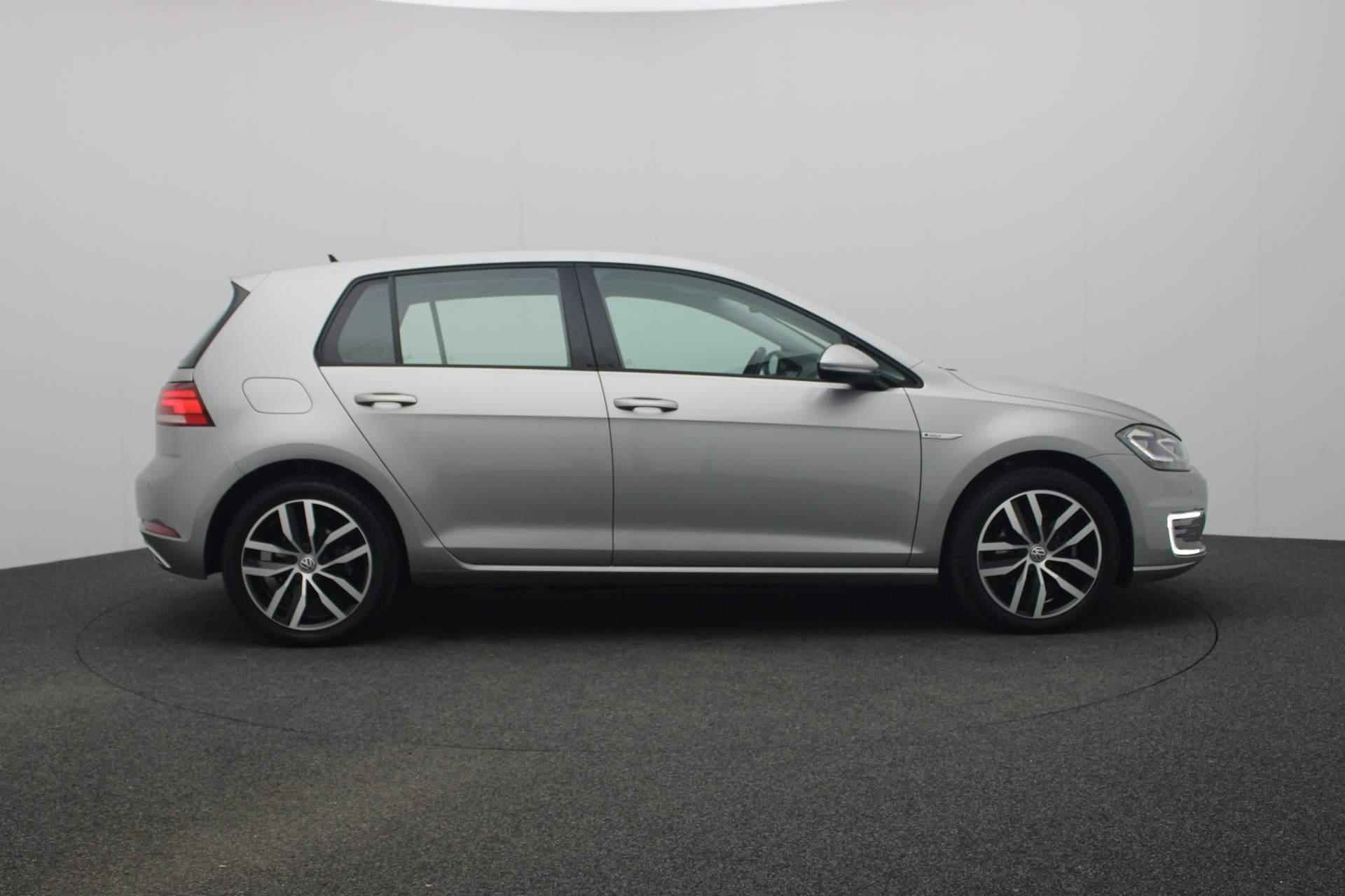 Volkswagen e-Golf 136PK | Navi | ACC | Parkeersensoren voor/achter | Clima - 20/40