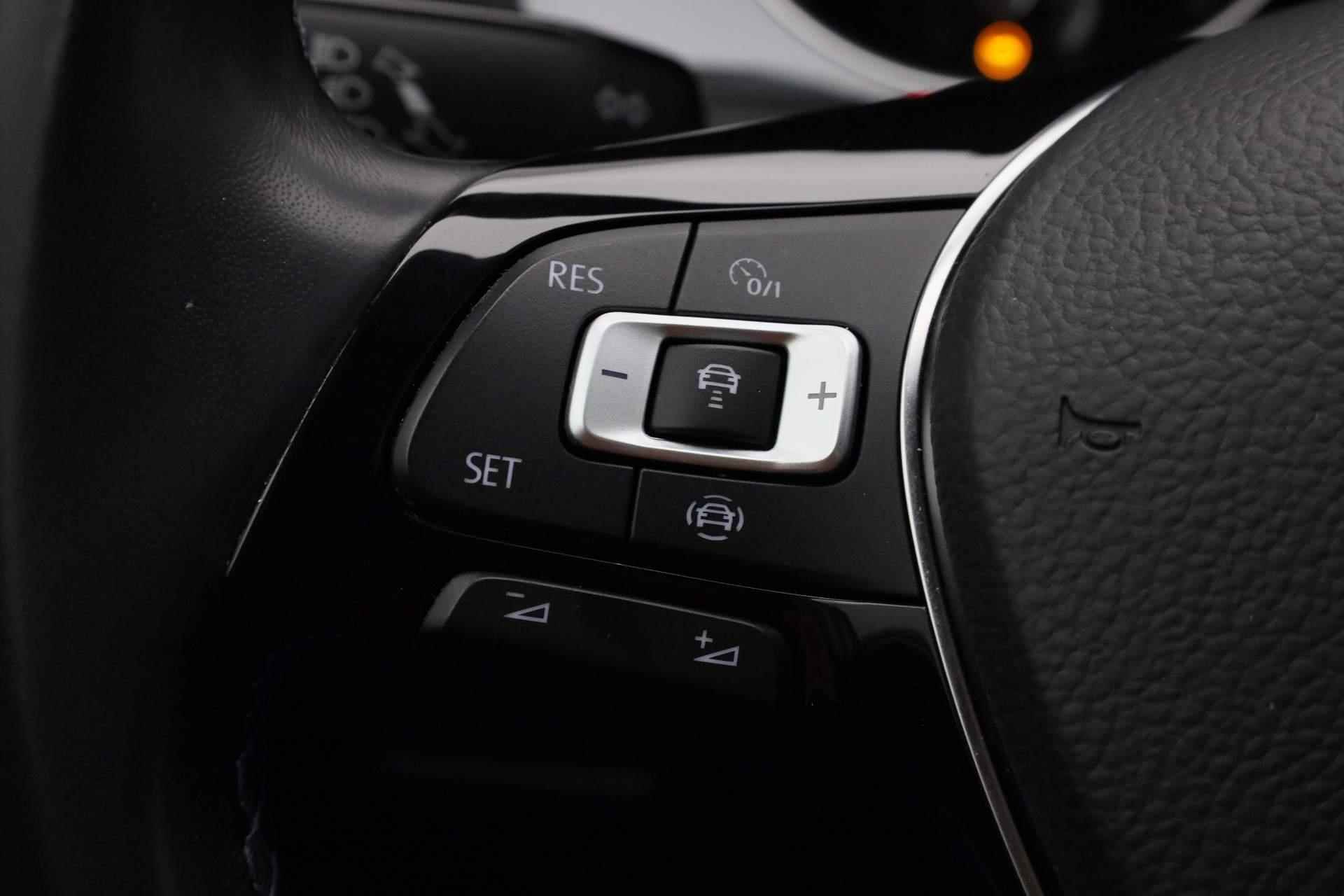 Volkswagen e-Golf 136PK | Navi | ACC | Parkeersensoren voor/achter | Clima - 25/40