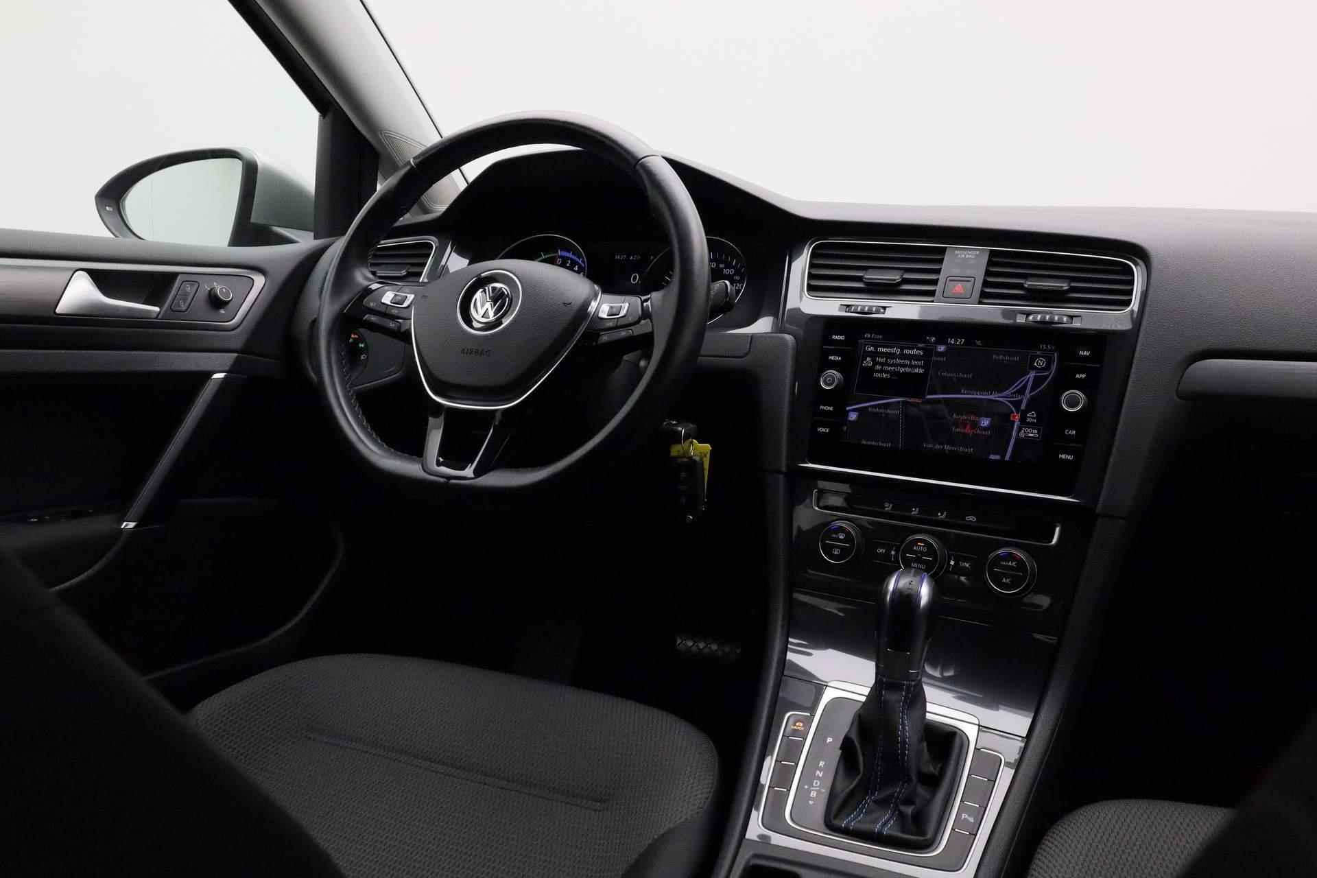 Volkswagen e-Golf 136PK | Navi | ACC | Parkeersensoren voor/achter | Clima - 27/40