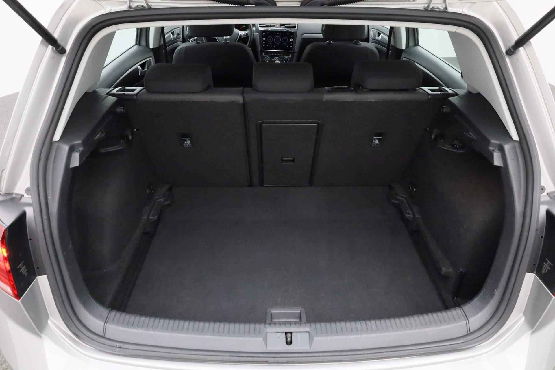 Volkswagen e-Golf 136PK | Navi | ACC | Parkeersensoren voor/achter | Clima - 40/40