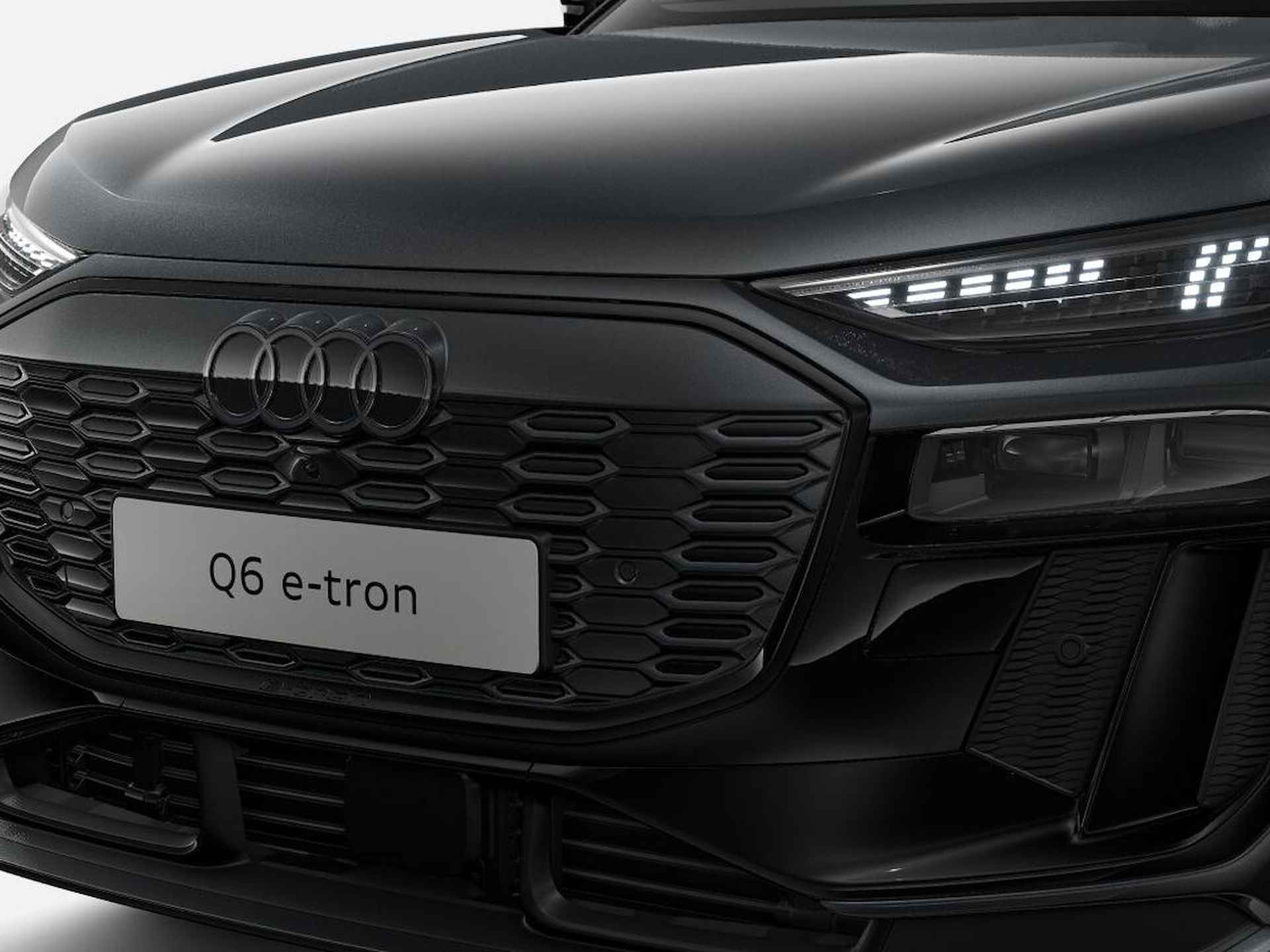 Audi Q6 e-tron Sportback S Edition e-tron perf 306pk 100Kwh · 21" LM Velgen · Sportstoel s plus rode stiksels · Tech Pro · Glazen panoramadak · MMi Experience Pro - 5/8