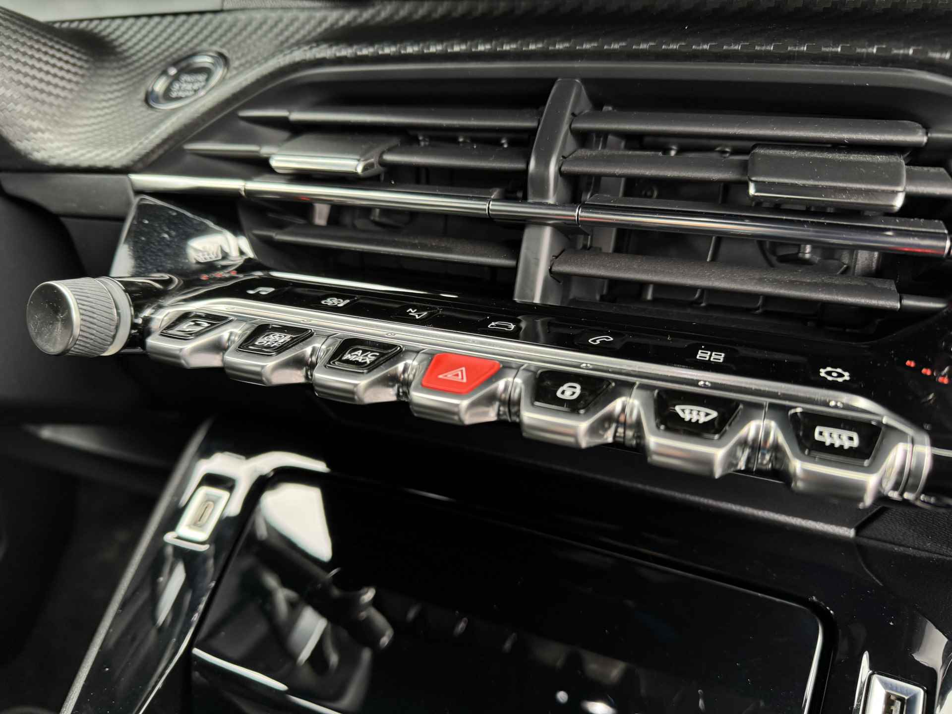 Peugeot 2008 GT 1.2 PureTech 130PK EAT8 | Camera | PDC V/A | ACC | Keyless | Stoelverwarming | Voorruitverwarming | Navi | Carplay - 26/40